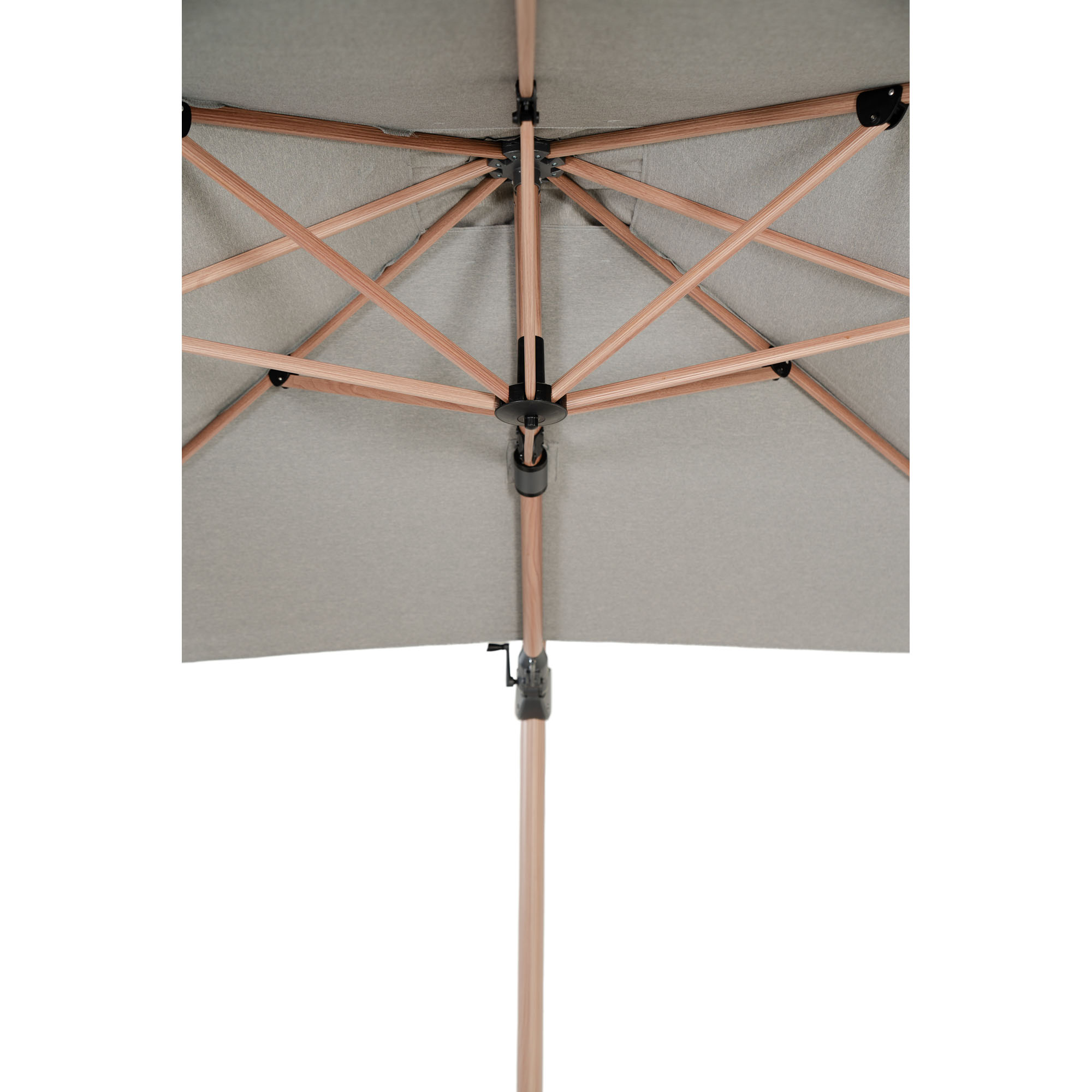 Weitere Detailansicht der Innenseite des Schirms eines Sonnenschirms mit Gestell in Woodlock-Farbe, Schirmfarbe Woodlock, inklusive Sockel