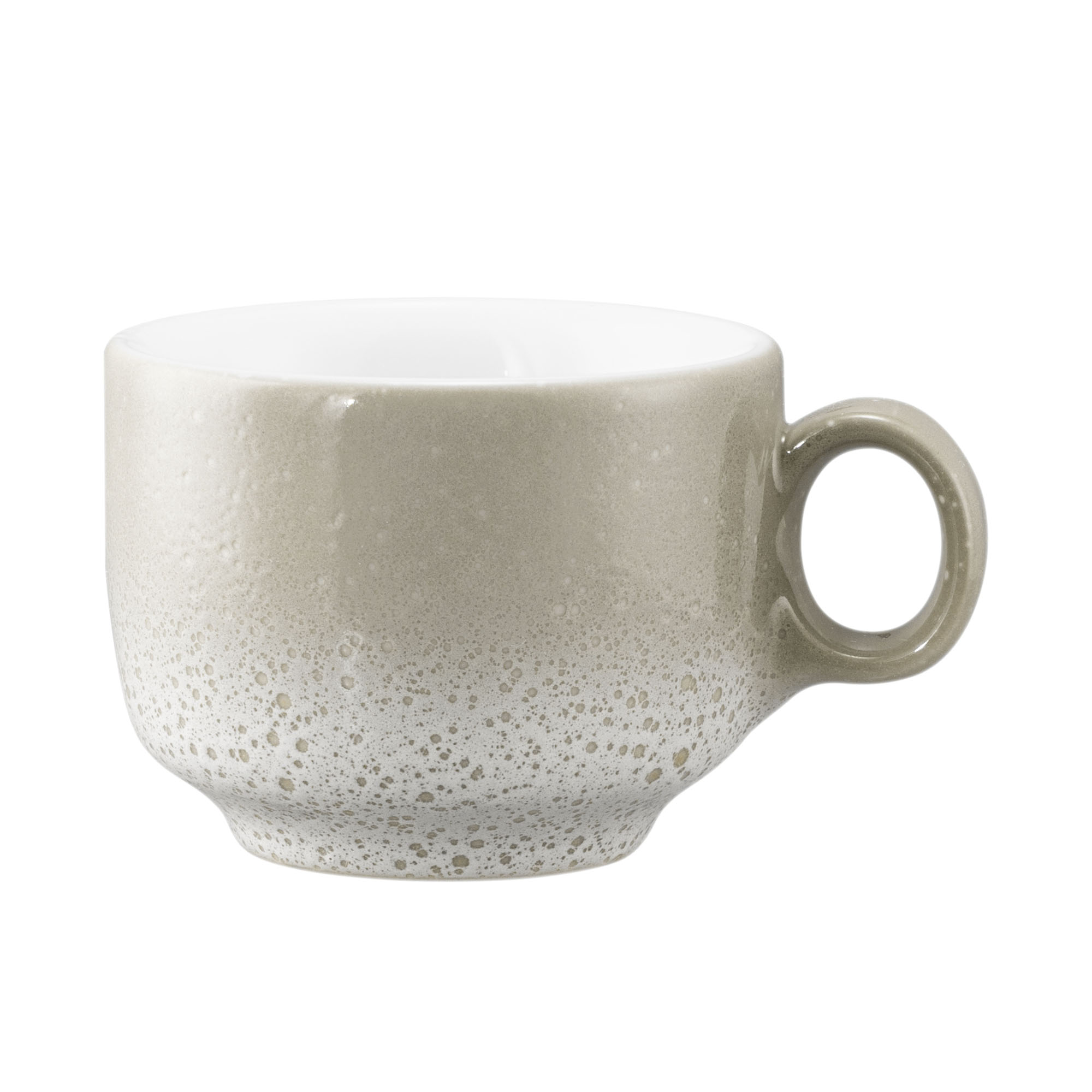 Tasse in Grau-Beige. Darstellung: Seitenansicht. Merkmale: niedrige runde Form mit gesprenkeltem Verlauf und Henkel.