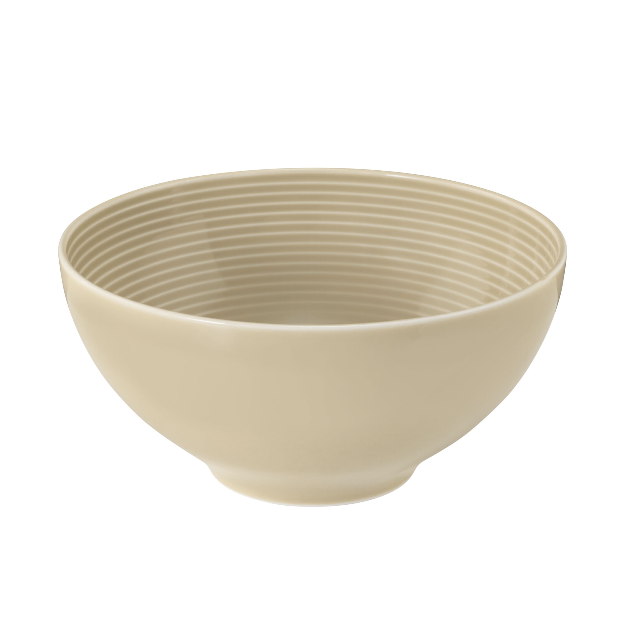 Schale in Sandbeige. rund, tief und innen geriffelt. Ansicht: schräge Ansicht von vorn.