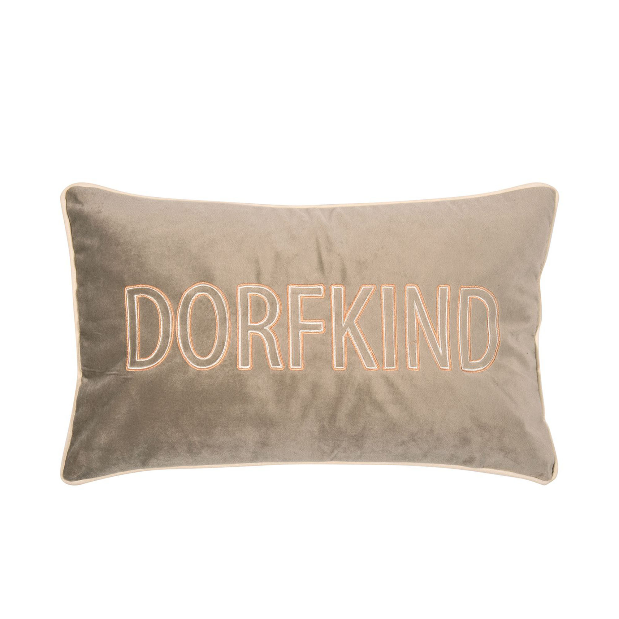 Beige Kissenhülle Letters, 30 × 50 cm, mit großem hellem Schriftzug „DORFKIND“.