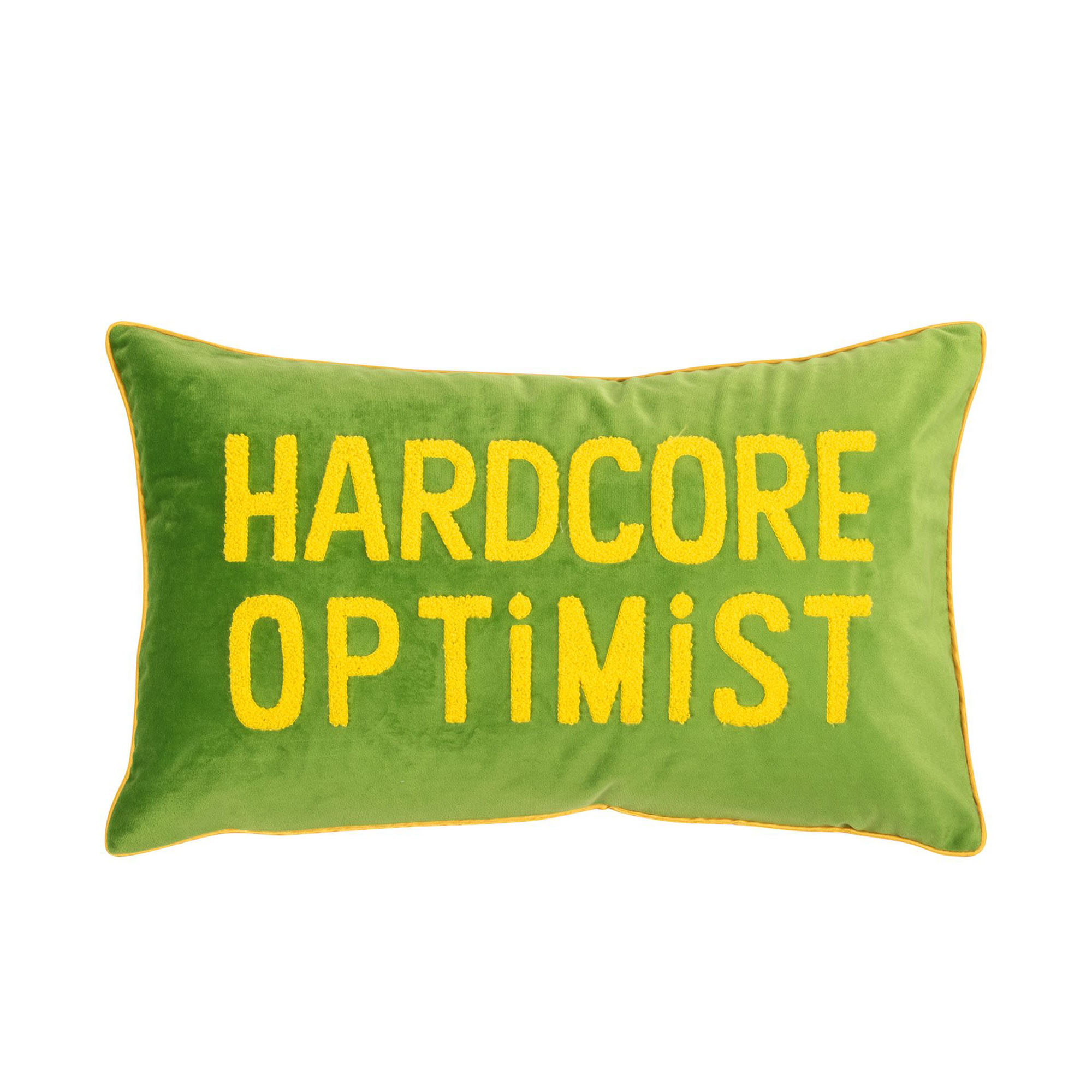 Grüne Kissenhülle Letters, 30 × 50 cm, mit großem gelbem Schriftzug „HARDCORE OPTIMIST“.