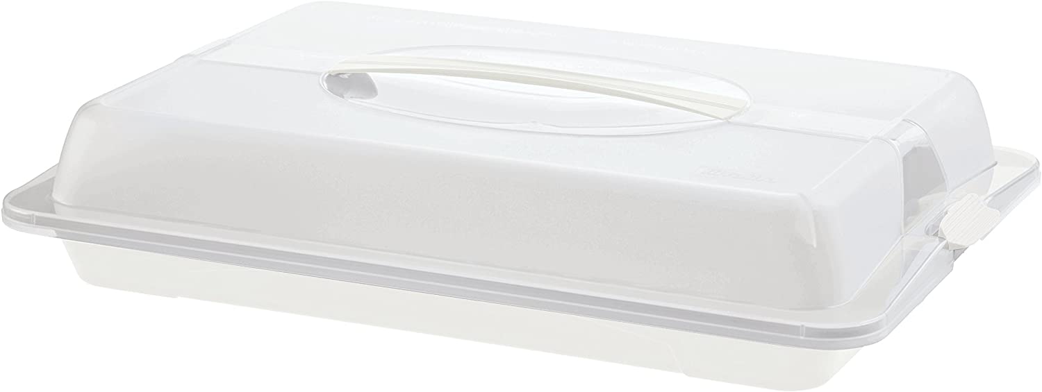Rechteckige transparente Kuchenhaube mit integriertem Tragegriff auf weißem Hintergrund
