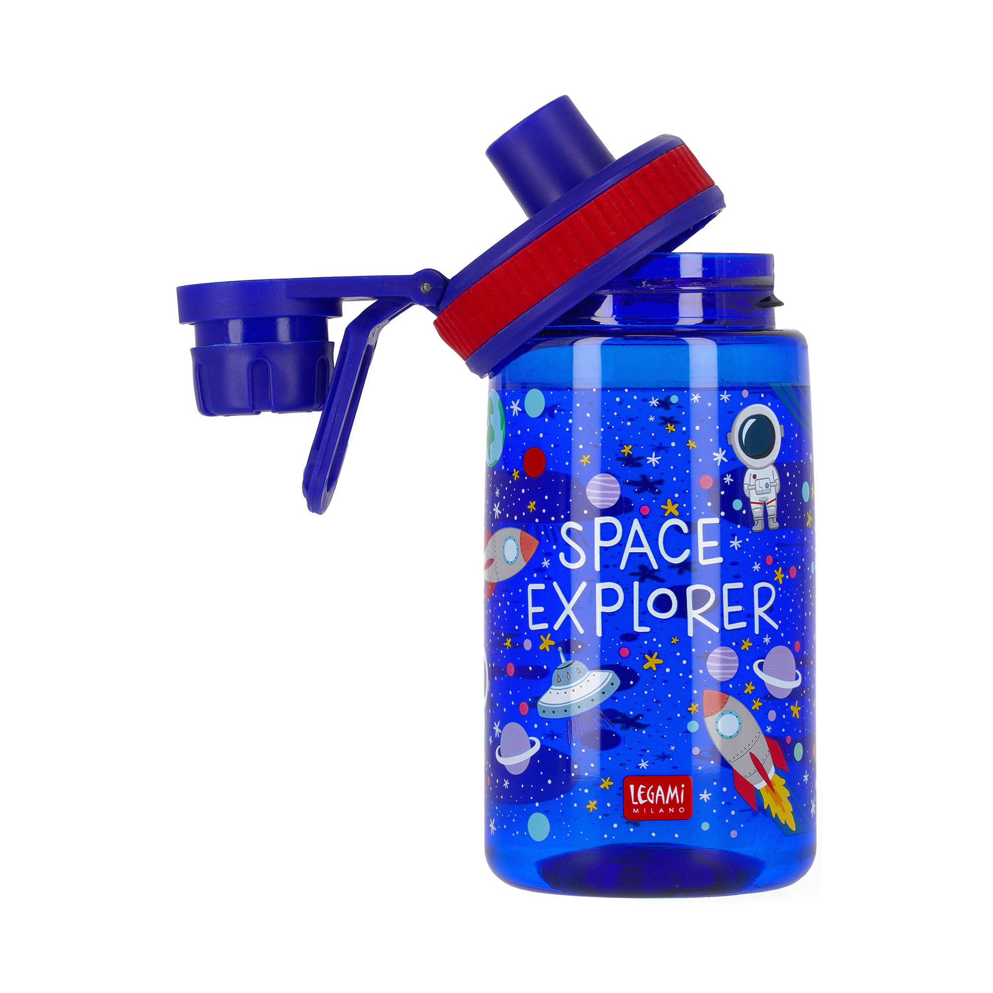 Blaue Kindertrinkflasche mit Weltraummotiv, mit geöffnetem Deckel und ausgeklapptem Griff schräg dargestellt.