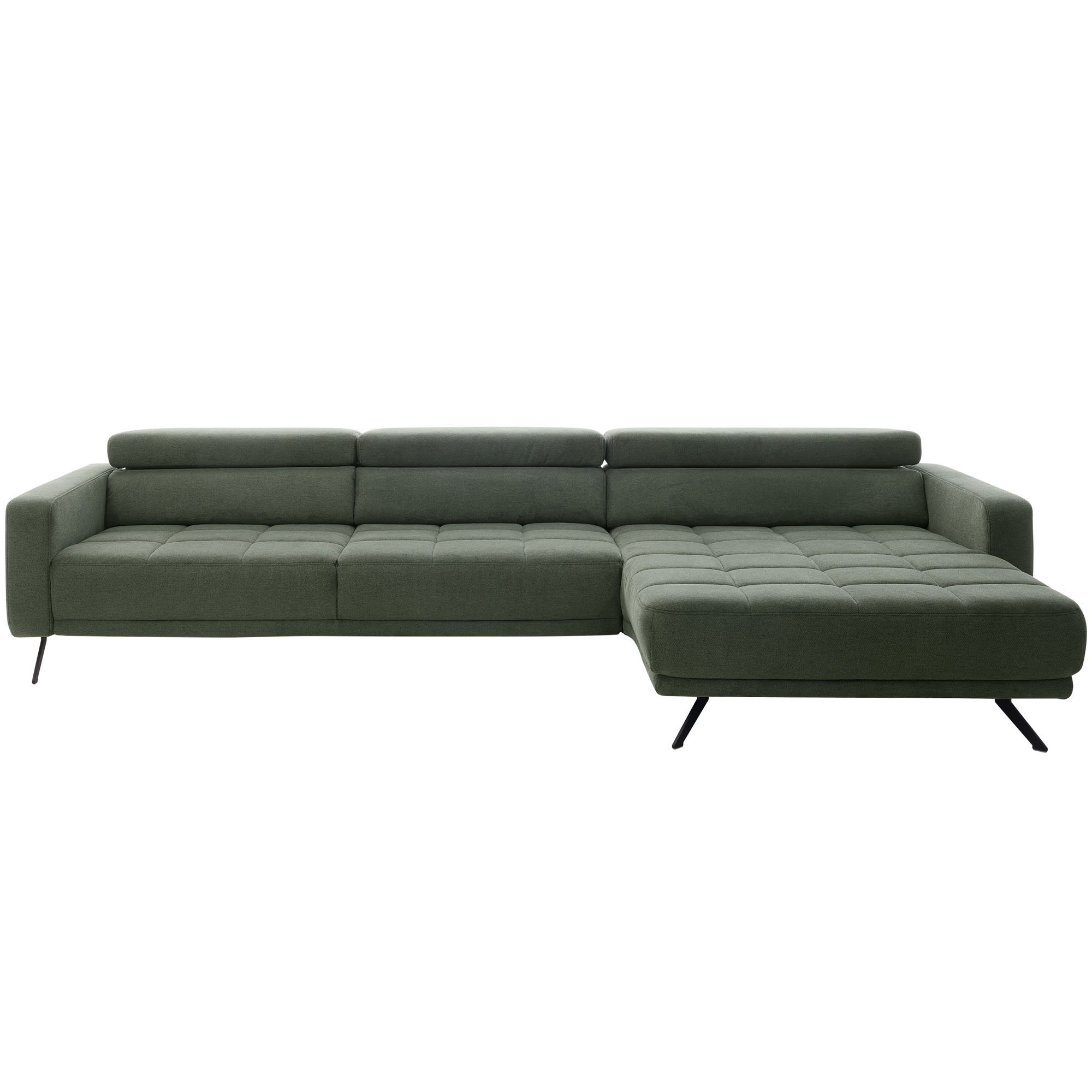 modernes grünes Ecksofa Interliving 4303 mit linker Recamiere, gesteppter Sitzfläche und schwarzen Metallfüßen freigestellt
