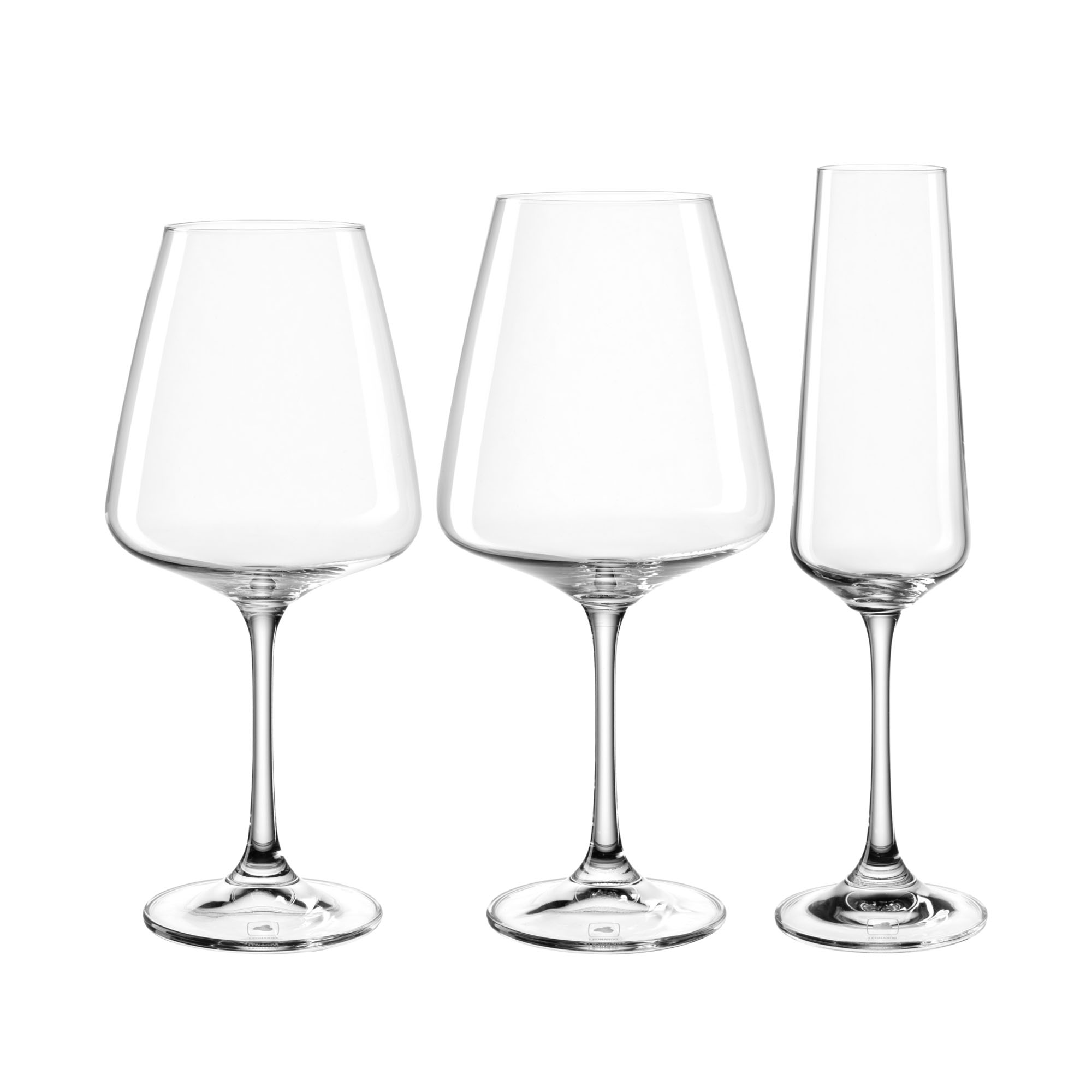 Drei verschiedene Weingläser aus klarem Glas für Rotwein Weißwein und Sekt nebeneinander