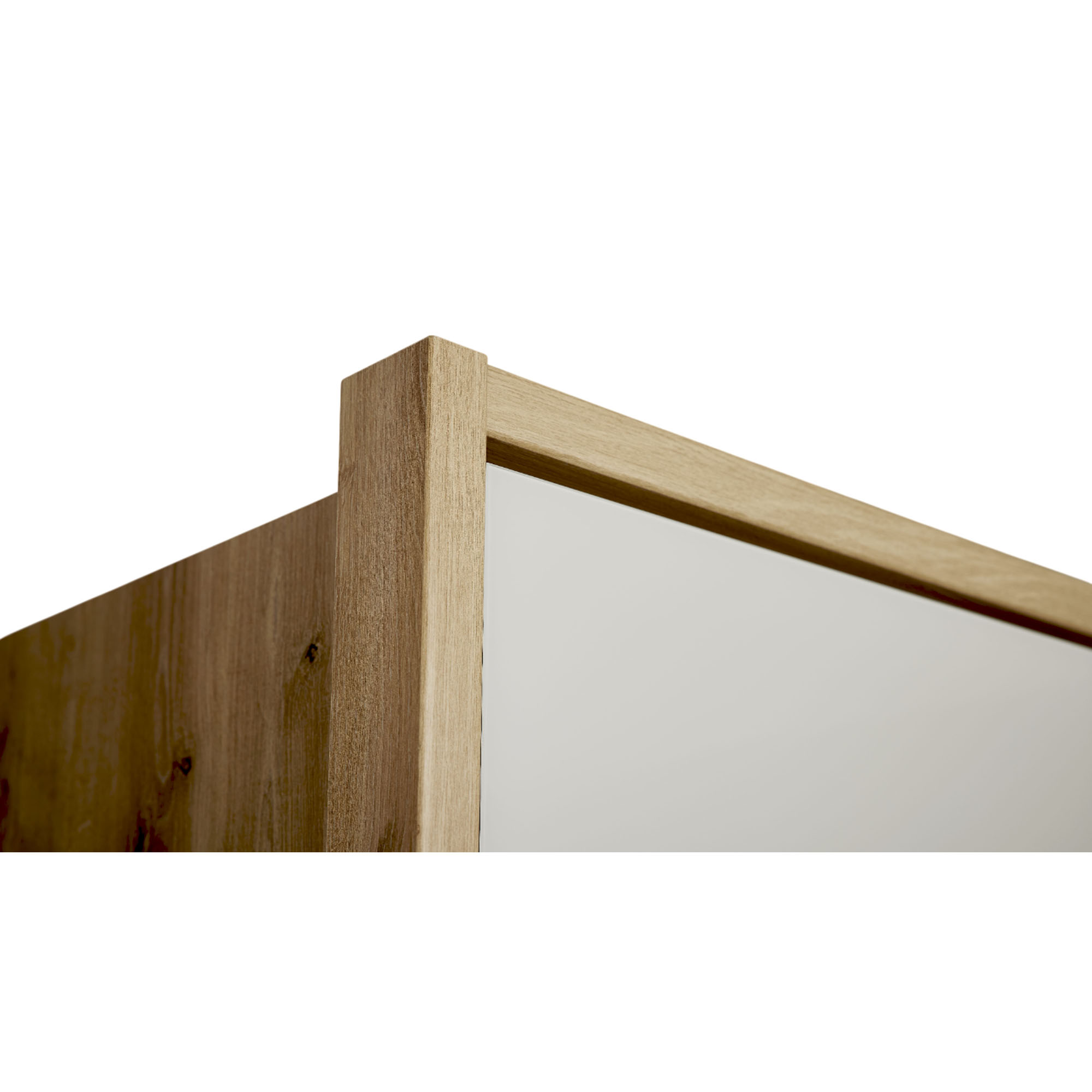Detailaufnahme eines Kleiderschranks mit Rahmen in Holzoptik und heller Front Interliving 1034