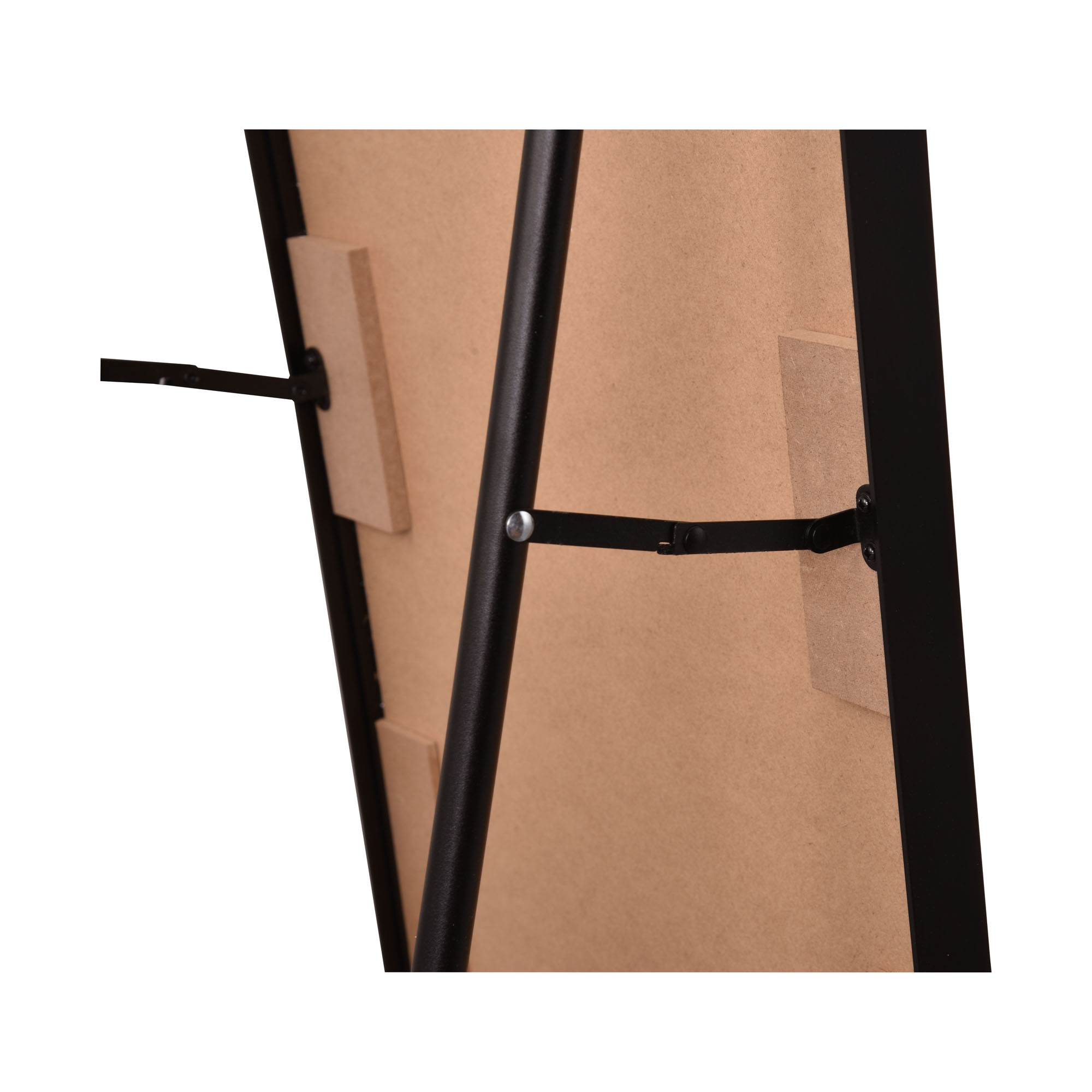 Standspiegel Britt in Schwarz, als Nahaufnahme eines Details auf der Rückseite; Maße ca. 40 x 160 x 4 cm.