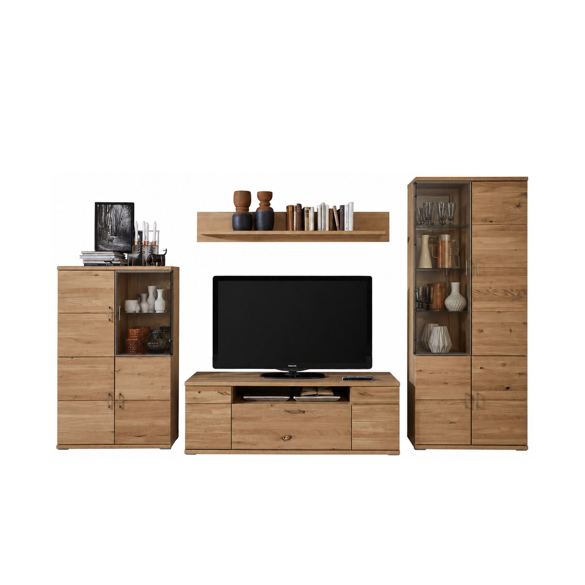 Moderne Wohnkombination aus Holz mit TV-Lowboard, zwei Vitrinen und Wandregalen auf weißem Hintergrund