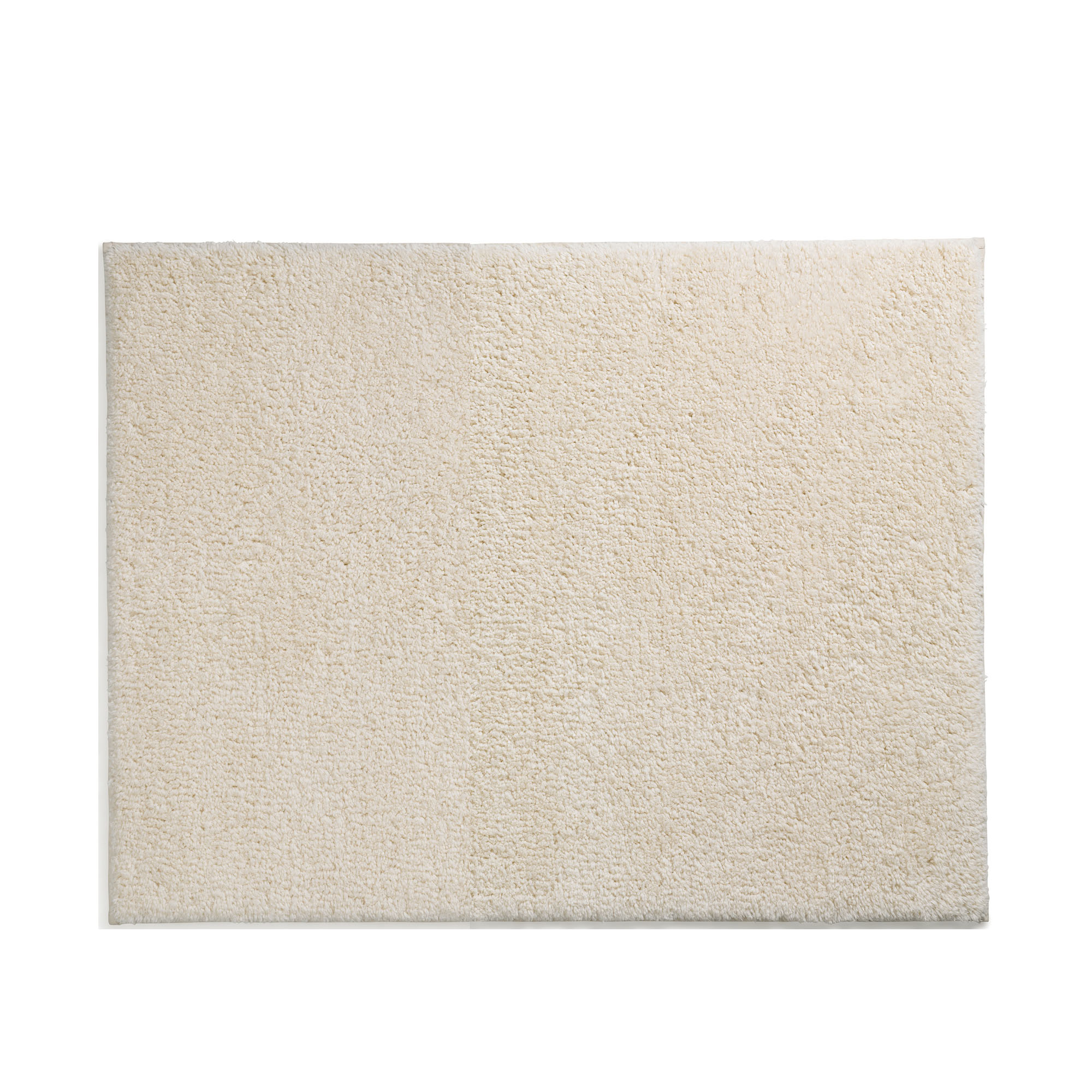 Freigestellte rechteckige Badematte in Sandbeige mit gleichmäßig strukturierter Oberfläche