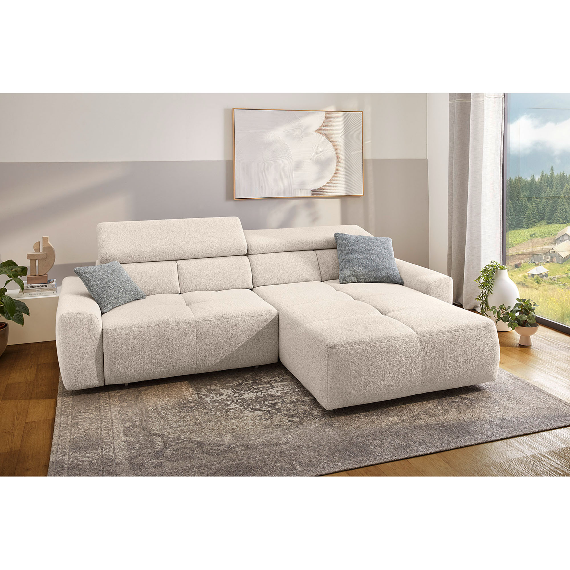 Cremeweißes Ecksofa mit angehobener Kopfstütze und Ottomane im modernen Wohnzimmer