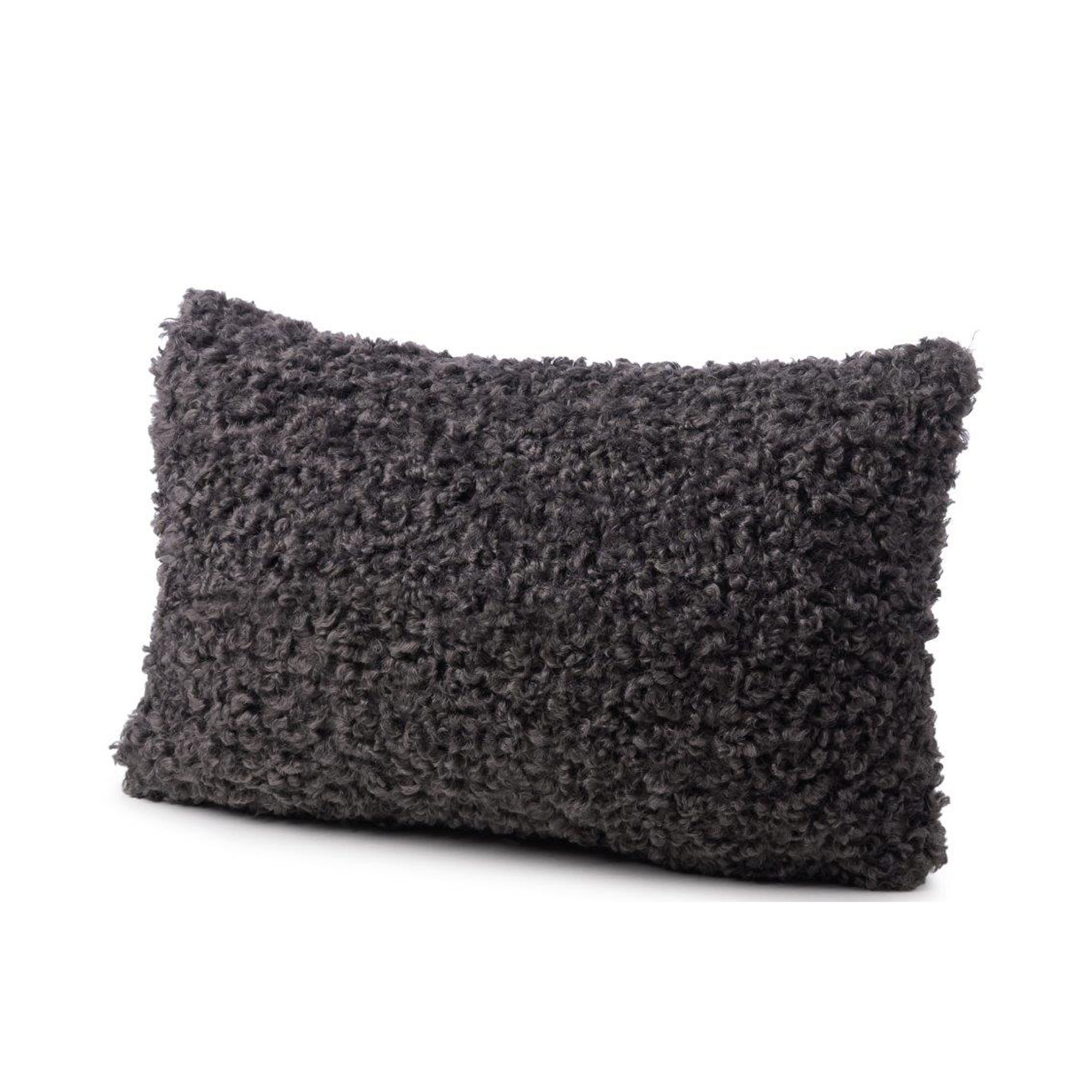 Rechteckiges Komplettkissen Modell Rolf in Anthrazit, ca. 30 × 50 cm.