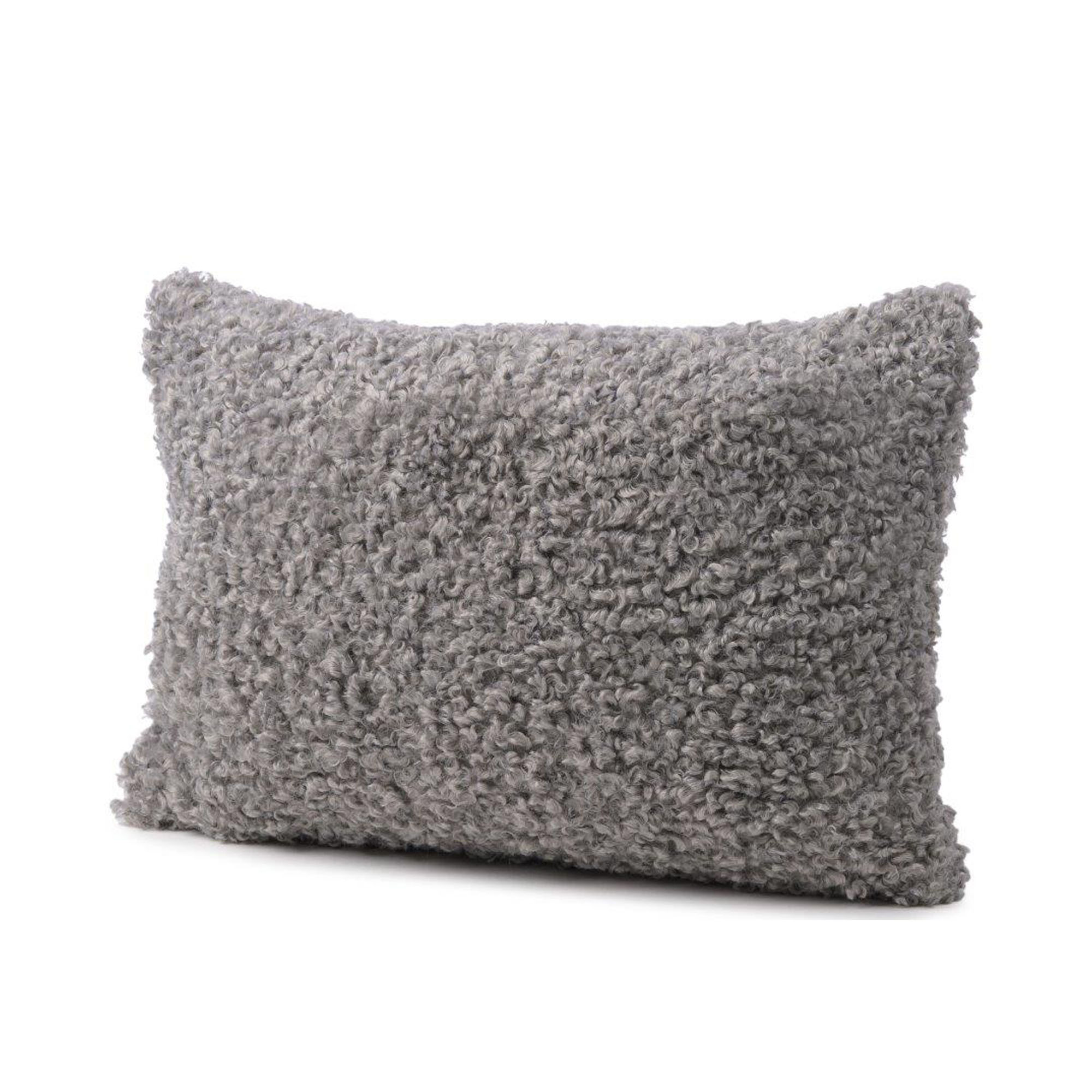 Rechteckiges Komplettkissen Modell Rolf in Silber, ca. 30 × 50 cm.