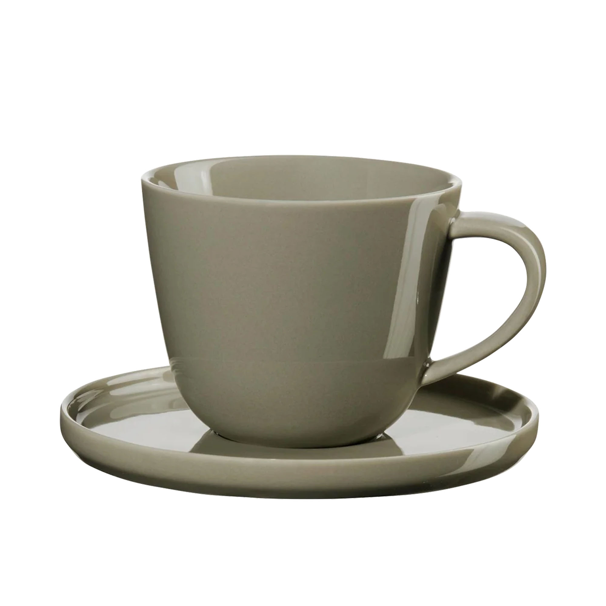 Freigestellt auf hellem Hintergrund: Kaffeetasse mit Unterteller der Serie Coppa, Farbe Grün.