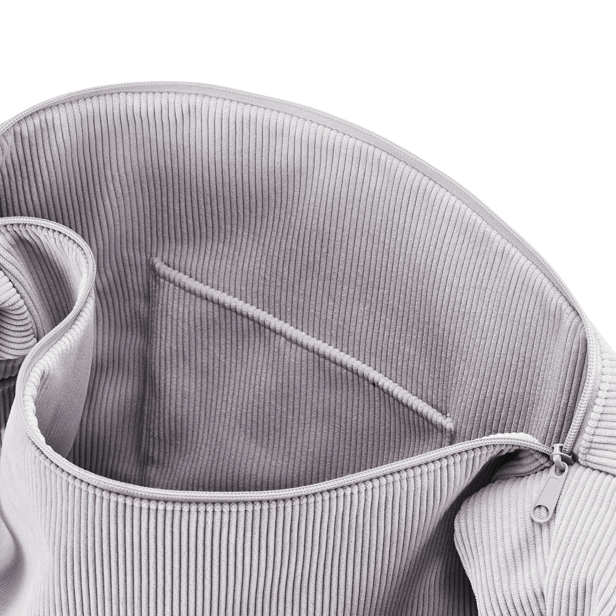 Offene Reisenthel Schultertasche aus Cord mit Innenfach und Reißverschluss im Detail