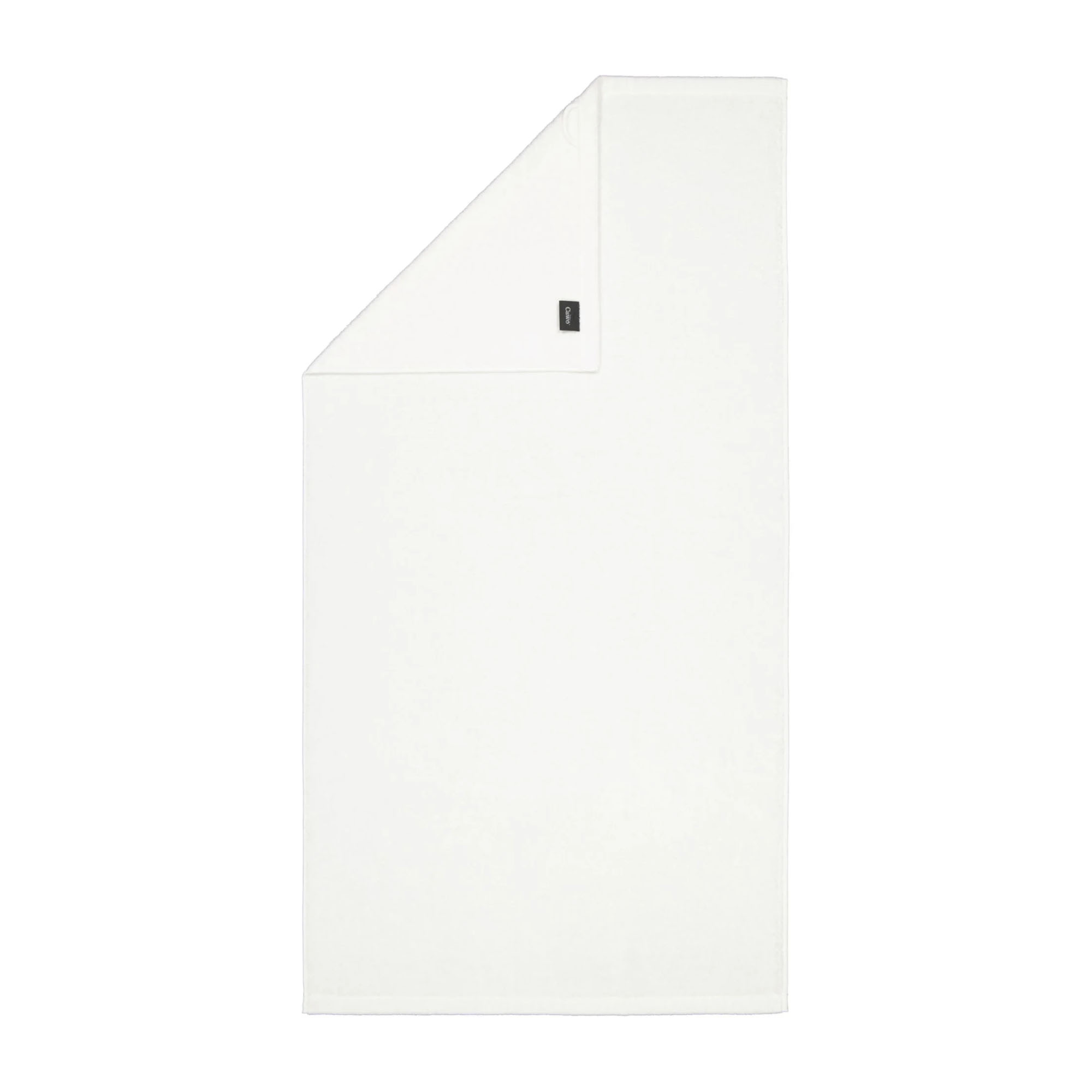 Duschtuch in der Farbe Weiß mit umgeschlagener Ecke; Rückseite, Saum und kleines Textiletikett sind auf weißem Hintergrund sichtbar.