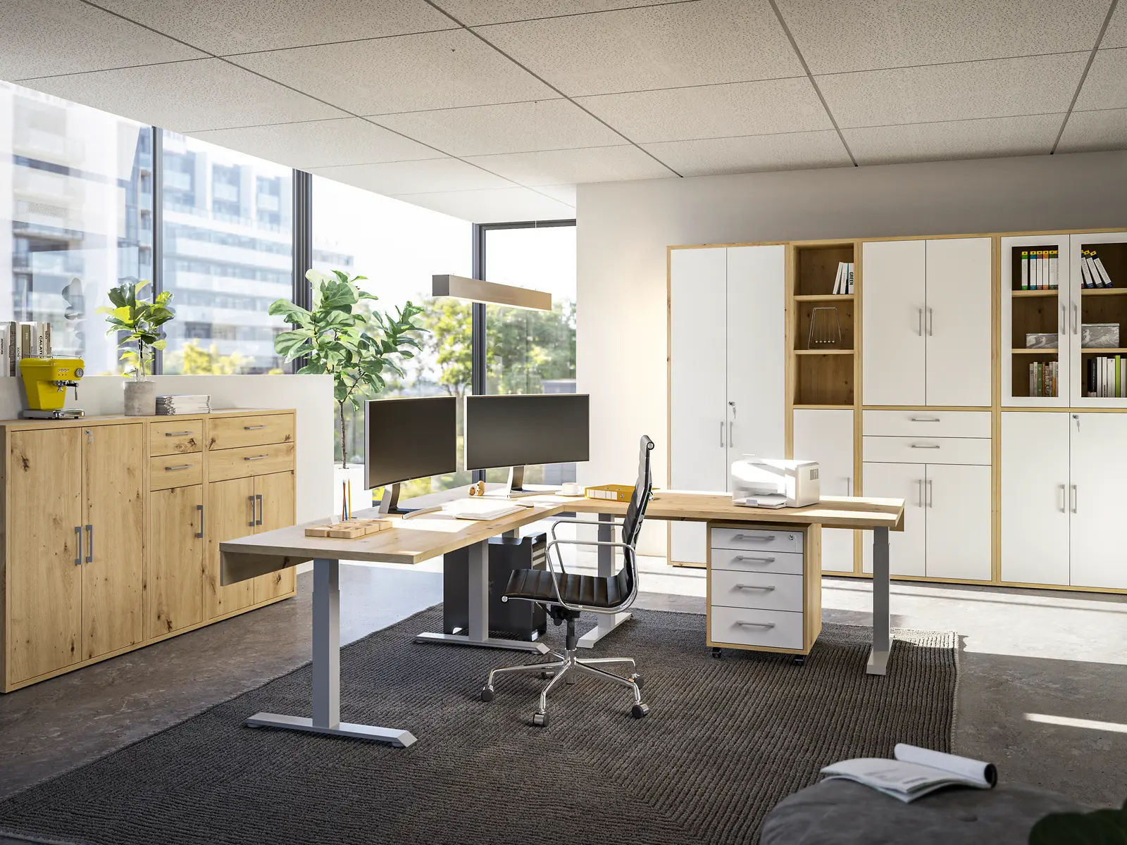 Büromöbel Kombination aus Schreibtischen Rollcontainer Aktenschränken und Sideboard im Bürobereich