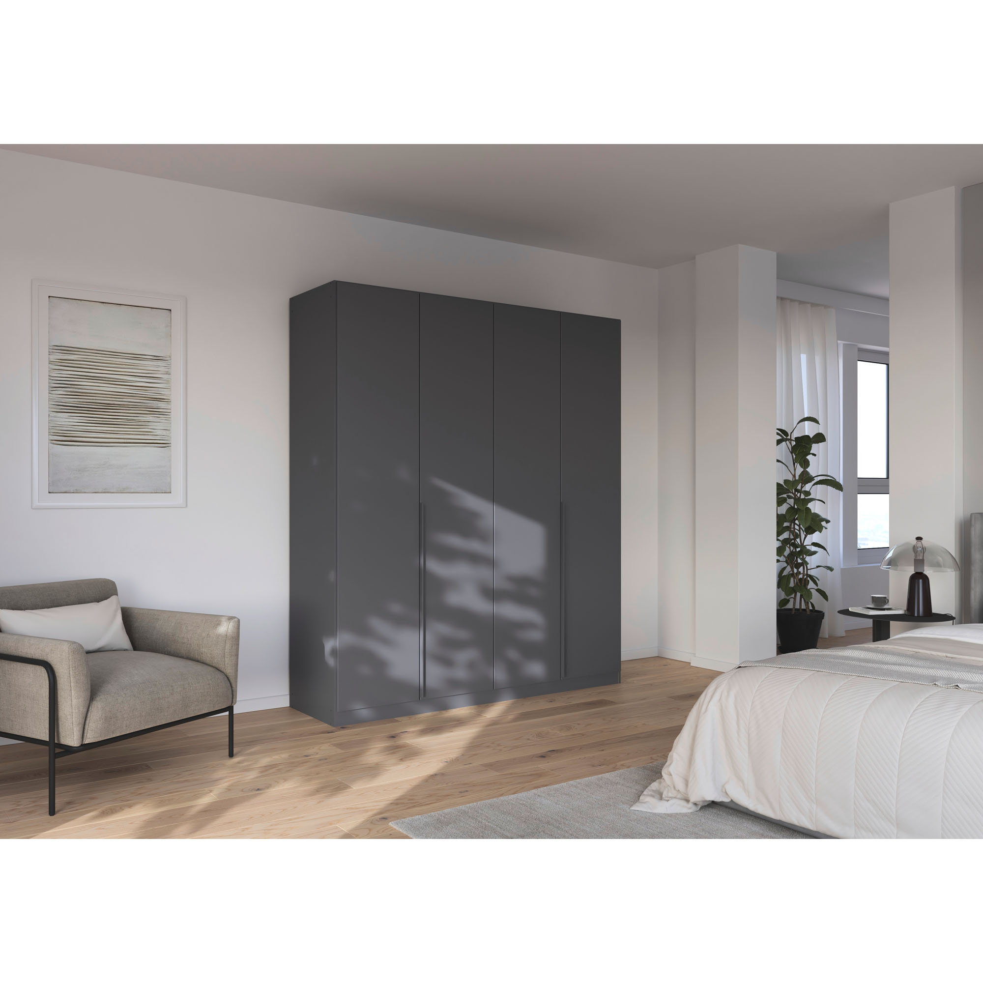 Grau-Metallicer 4-türiger Kleiderschrank mit Griffleisten in hellem Schlafzimmer mit Bett, Pflanze und Holzfußboden