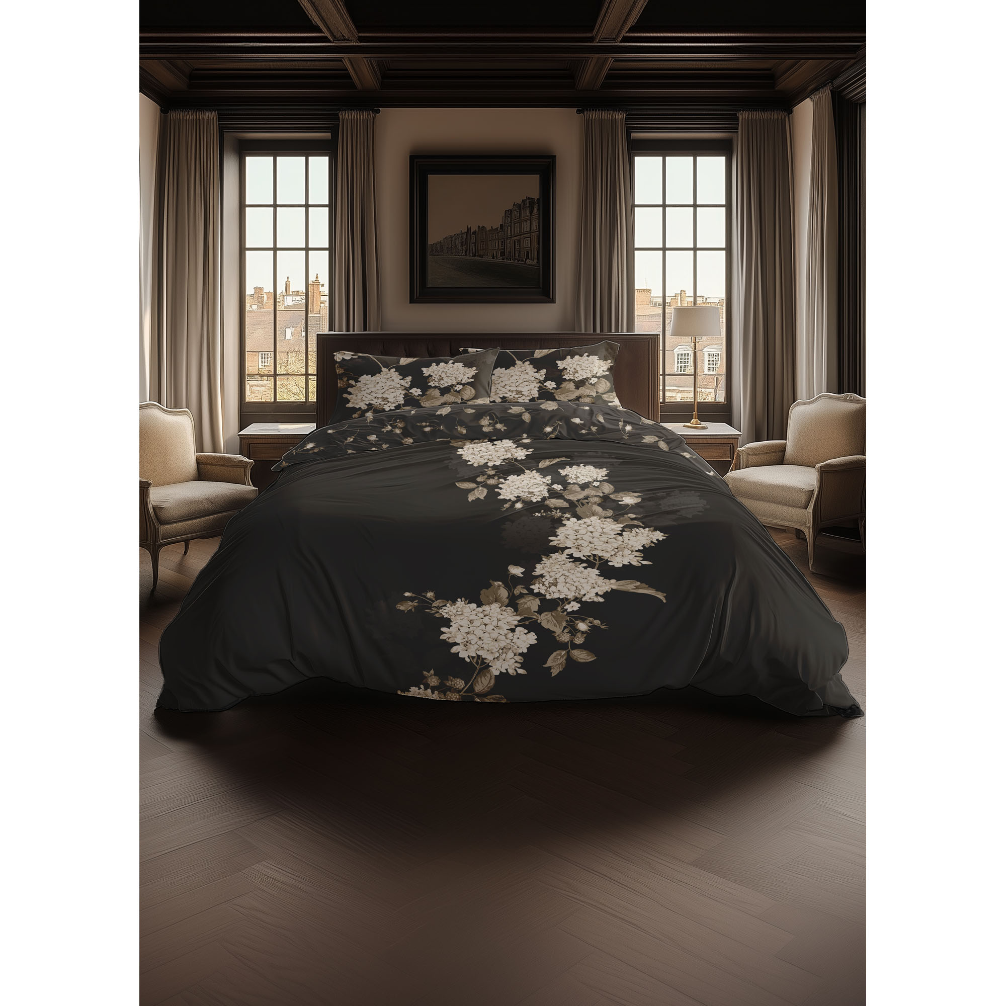 Bettwäsche Ivy in Classic Anthracite, 135 x 200 cm: bezogenes Bett in seitlicher Schlafzimmerszene mit hellen Hortensienblüten auf anthrazitfarbenem Grund.