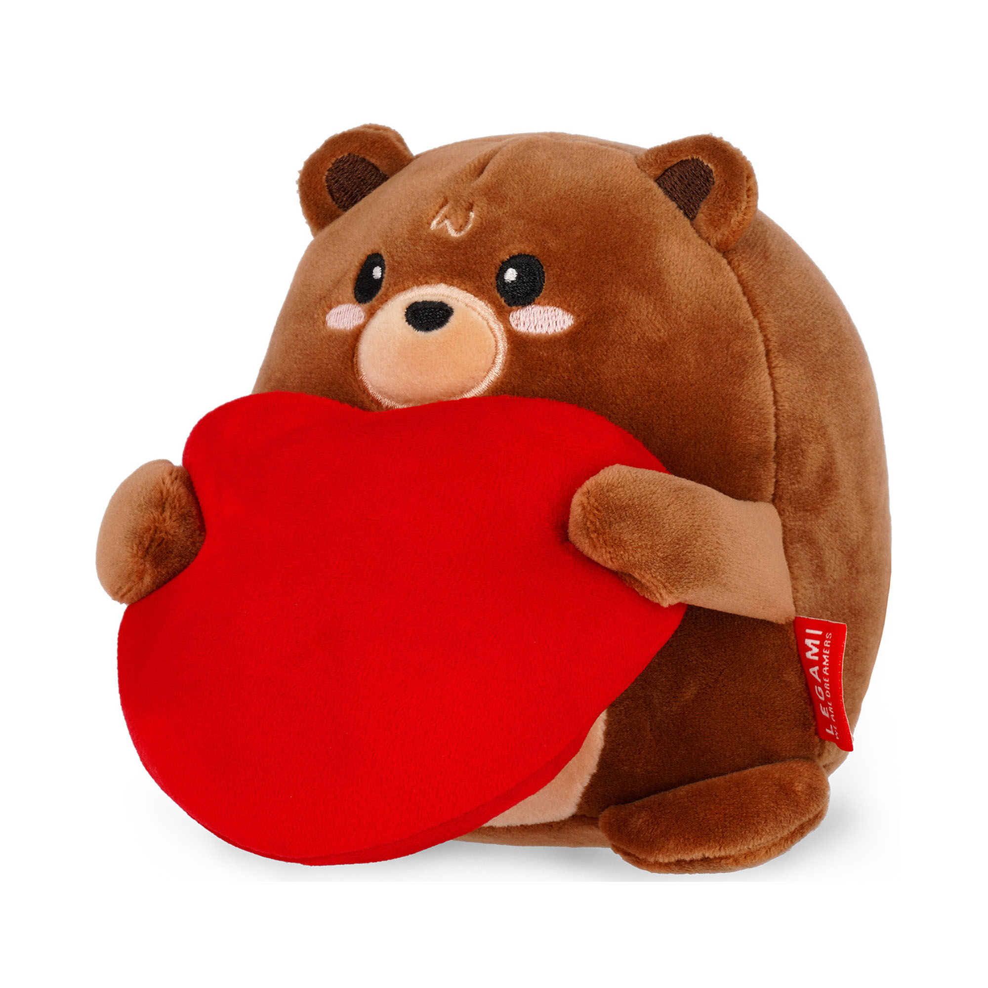 Braunes Teddybär-Plüschtier mit rotem Herz, leicht seitlich auf weißem Hintergrund gezeigt.