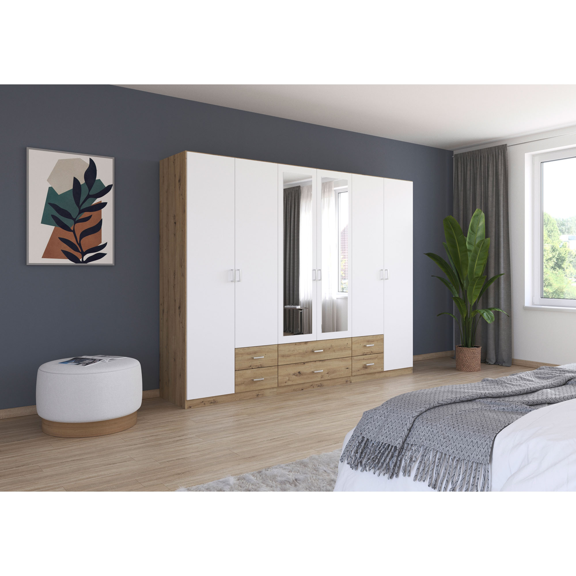 Moderner Kleiderschrank in Dekor Eiche Artisan und Alpinweiß mit Spiegeltüren und Schubladen, aufgestellt in einem Schlafzimmer mit Holzboden
