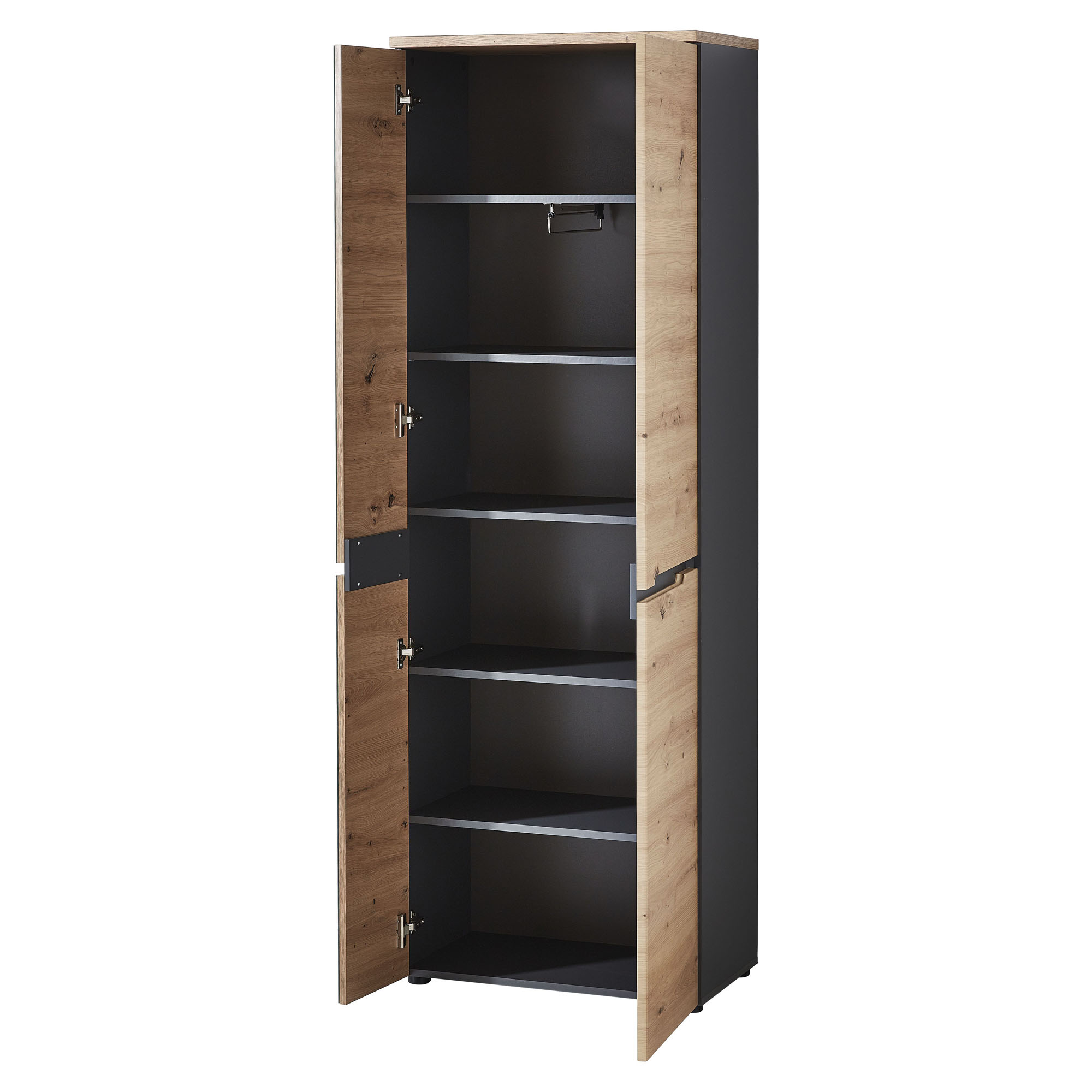 Hoher Schrank mit geöffneten Türen, innen mit mehreren dunkel gehaltenen Einlegeböden ausgestattet.