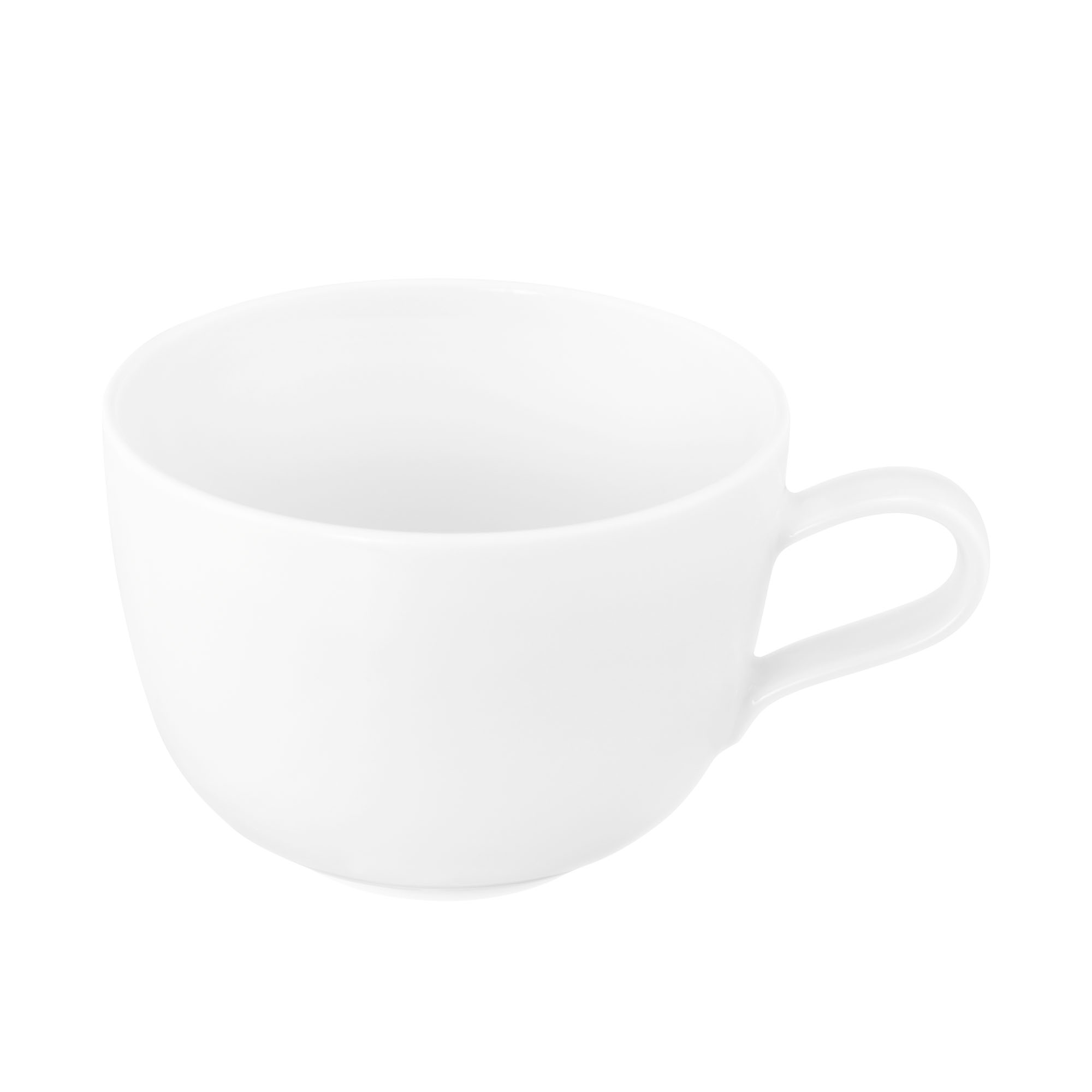 Tasse in Weiß; schräge Ansicht mit Henkel. Sichtbare Gestaltung: niedrige geradlinige Form mit eckigem Henkel.