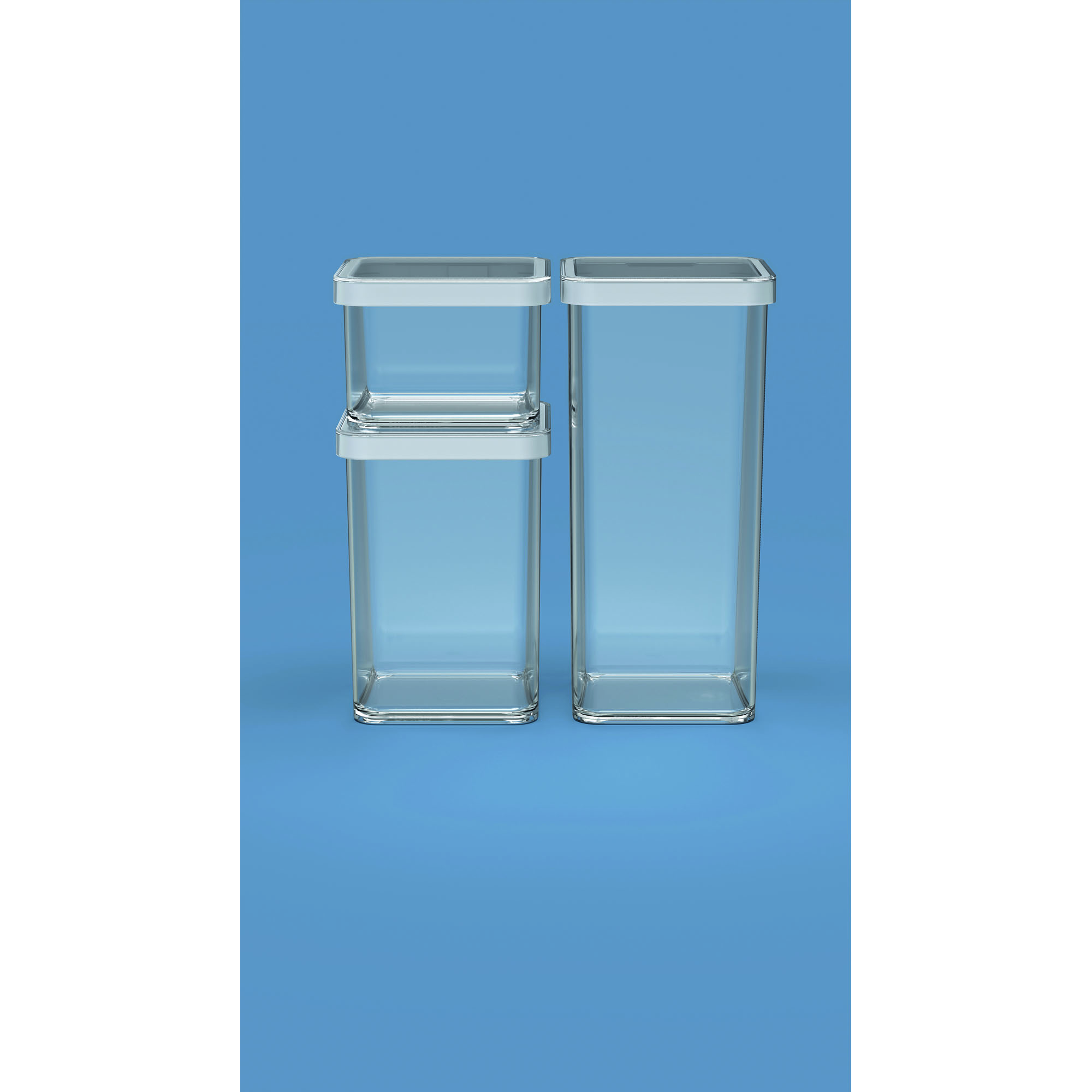 Zwei transparente Aufbewahrungsboxen mit Deckeln vor blauem Hintergrund