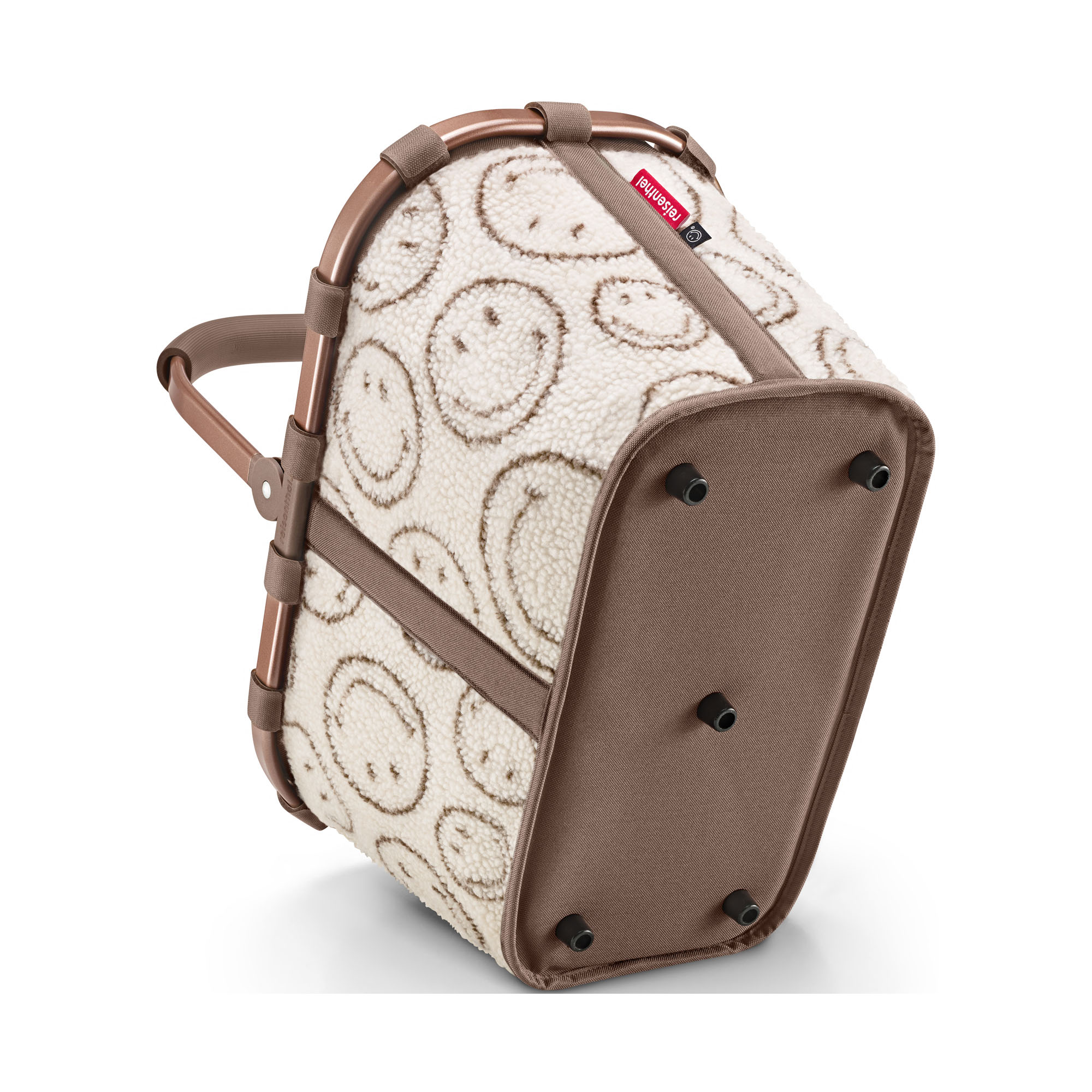 Einkaufskorb von Reisenthel, Modell Carrybag, in Creme und Braun mit Smiley-Muster aus Teddyfleece, schräg von unten mit sichtbaren Standfüßen