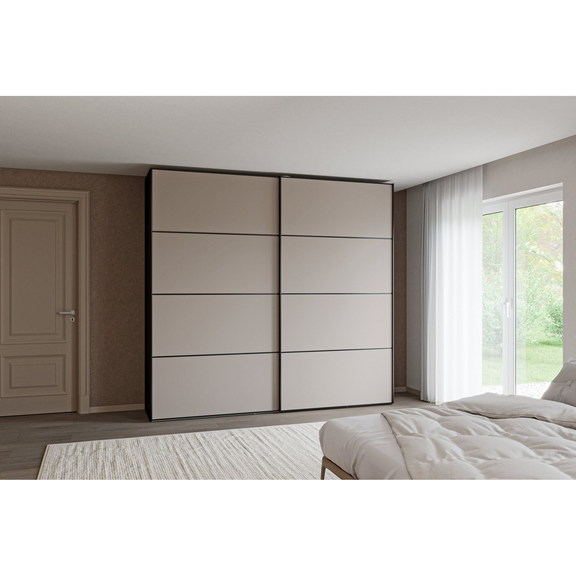 Schwebetürenschrank mit geschlossenen Türen in einem eingerichteten Schlafzimmer