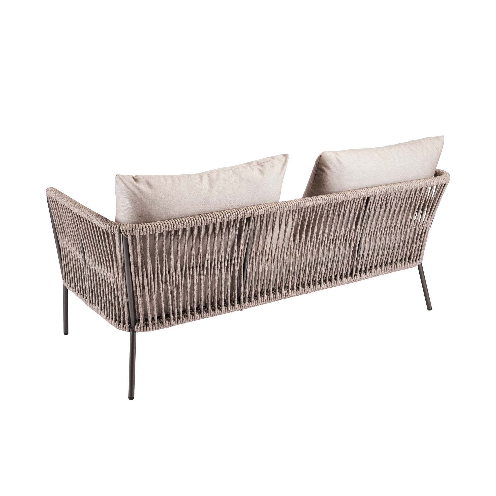 Ein beiges Gartensofa mit dunklem Metallgestell, von hinten fotografiert. Die Rückseite zeigt ein dicht geflochtenes Seilgeflecht, das die Polster stützt.