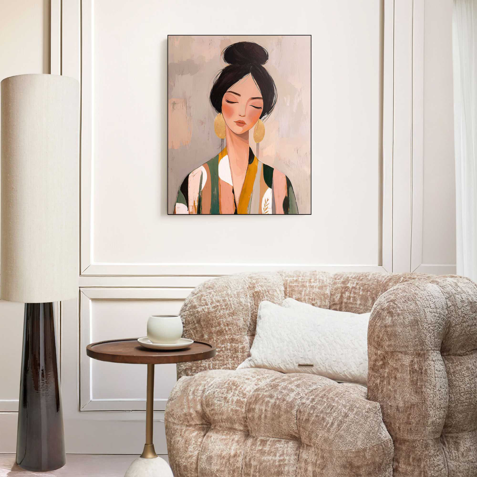 Das Wandbild „Lady Happiness“ in Rosa, 50 × 40 cm, hängt in einem eingerichteten Wohnraum und zeigt die Größenwirkung an der Wand.