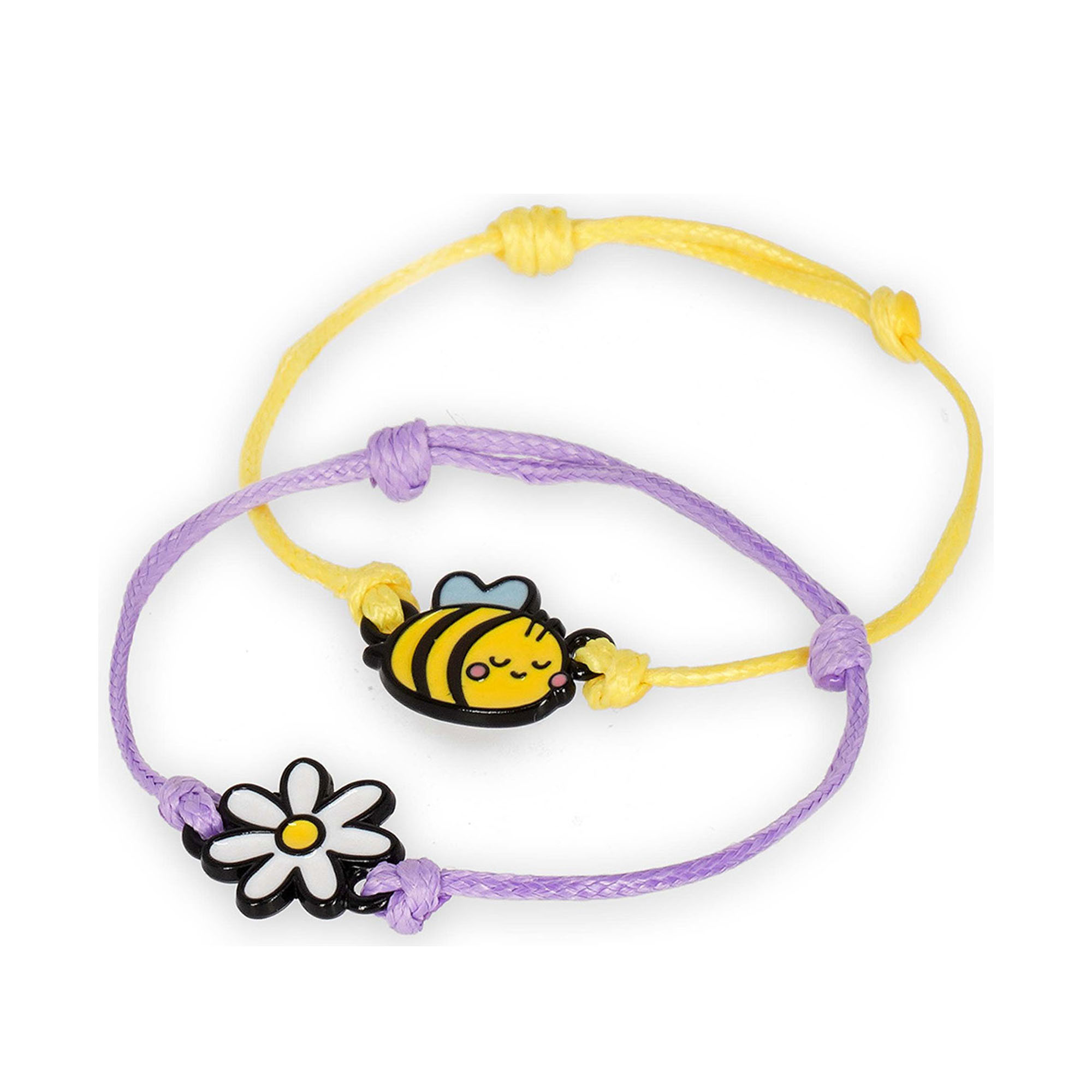 Zwei Armbänder mit Bienen- und Blumenanhänger, als Paar in Nahansicht zusammengelegt dargestellt.