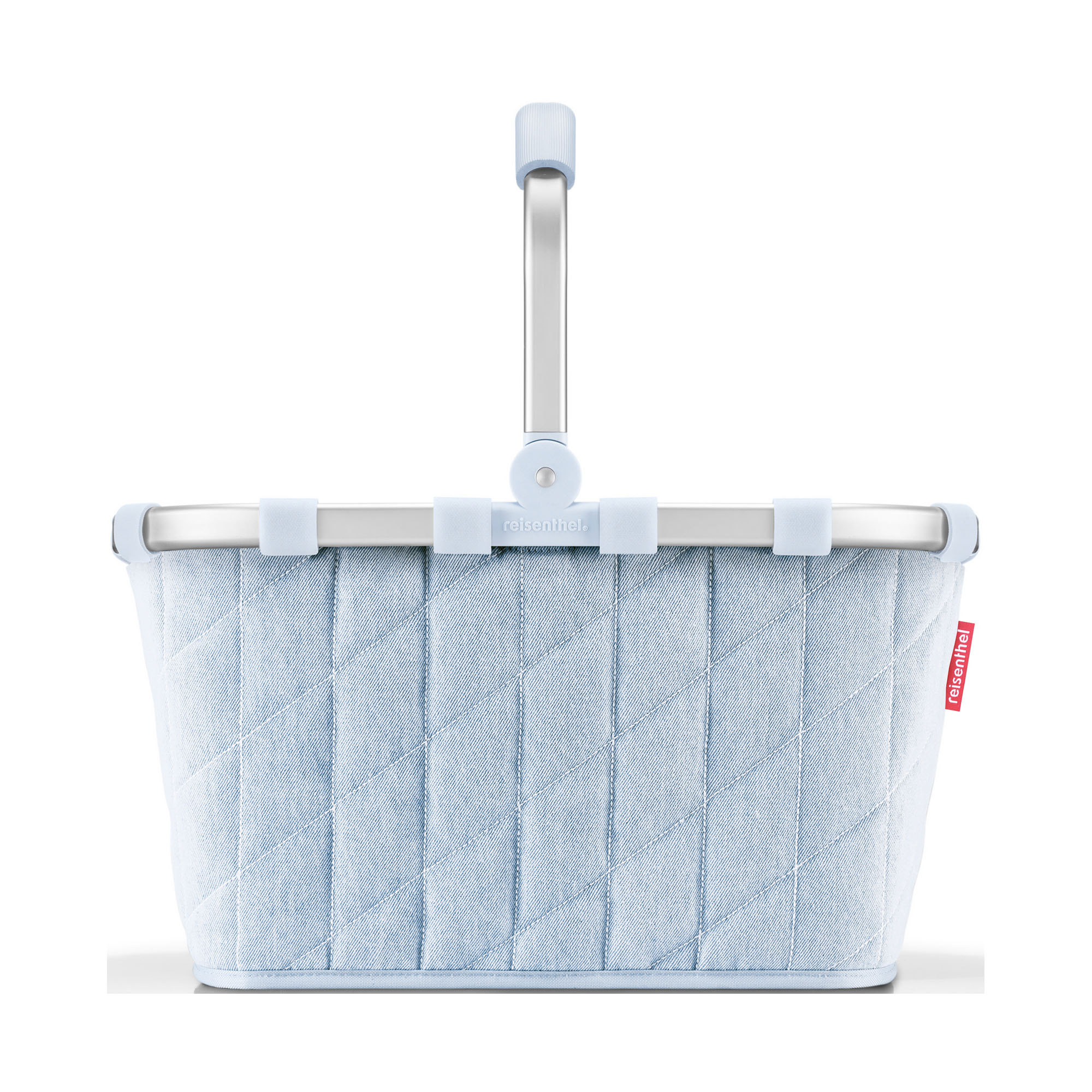 Reisenthel Carrybag in Rhombus Denim von vorne mit hellblauem Rautenmuster, stabilem Tragebügel und verstärktem Rand