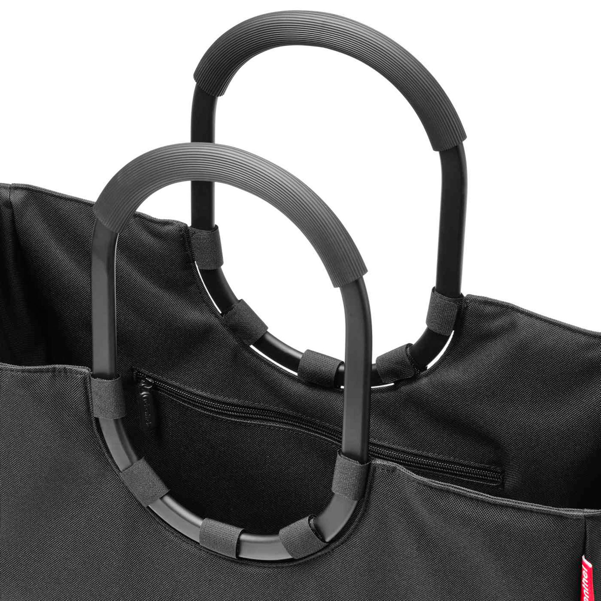 Detailaufnahme der ovalen schwarzen Tragegriffe einer Reisenthel Tasche mit Reißverschluss innen