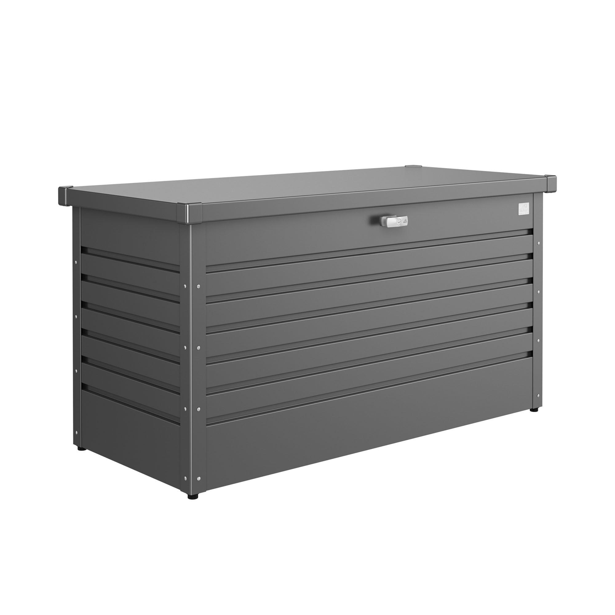 Geschlossene Auflagenbox aus grauem Metall mit Deckel und Frontgriff vor hellem Hintergrund