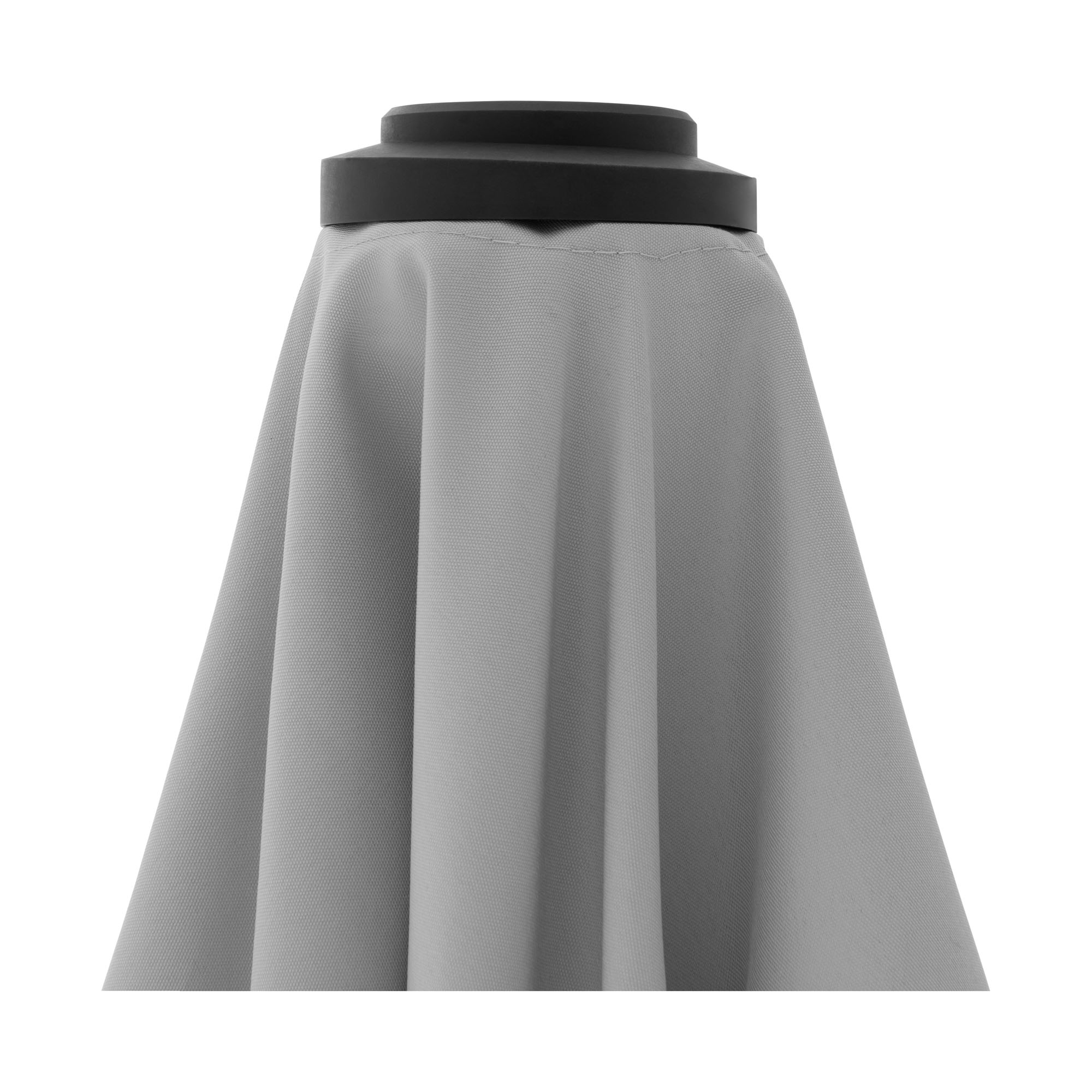 Detailaufnahme des oberen Abschlusses eines geschlossenen Sonnenschirms