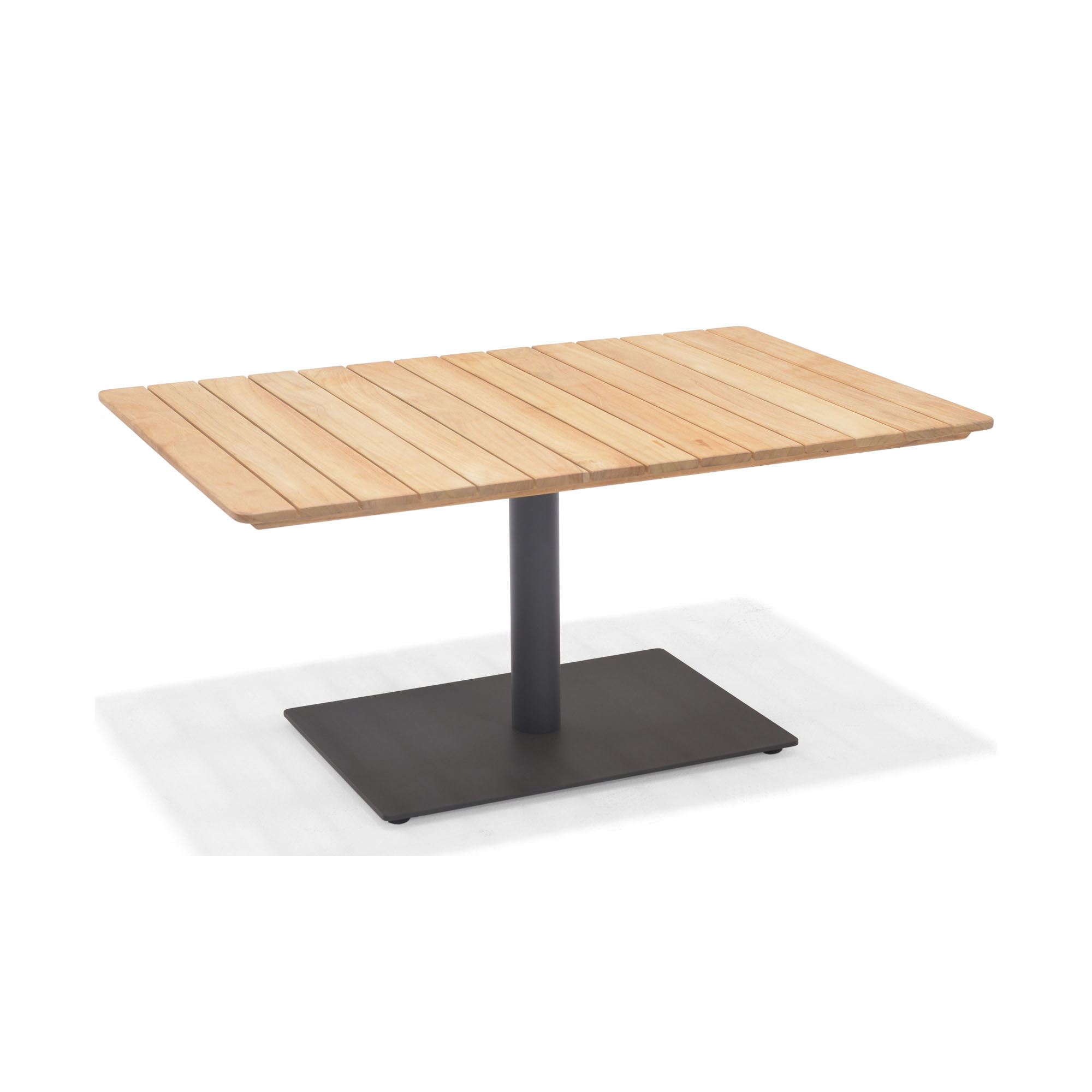 Moderner Outdoor-Tisch mit naturfarbener Holzlatten-Tischplatte und stabilem schwarzen Metallgestell.