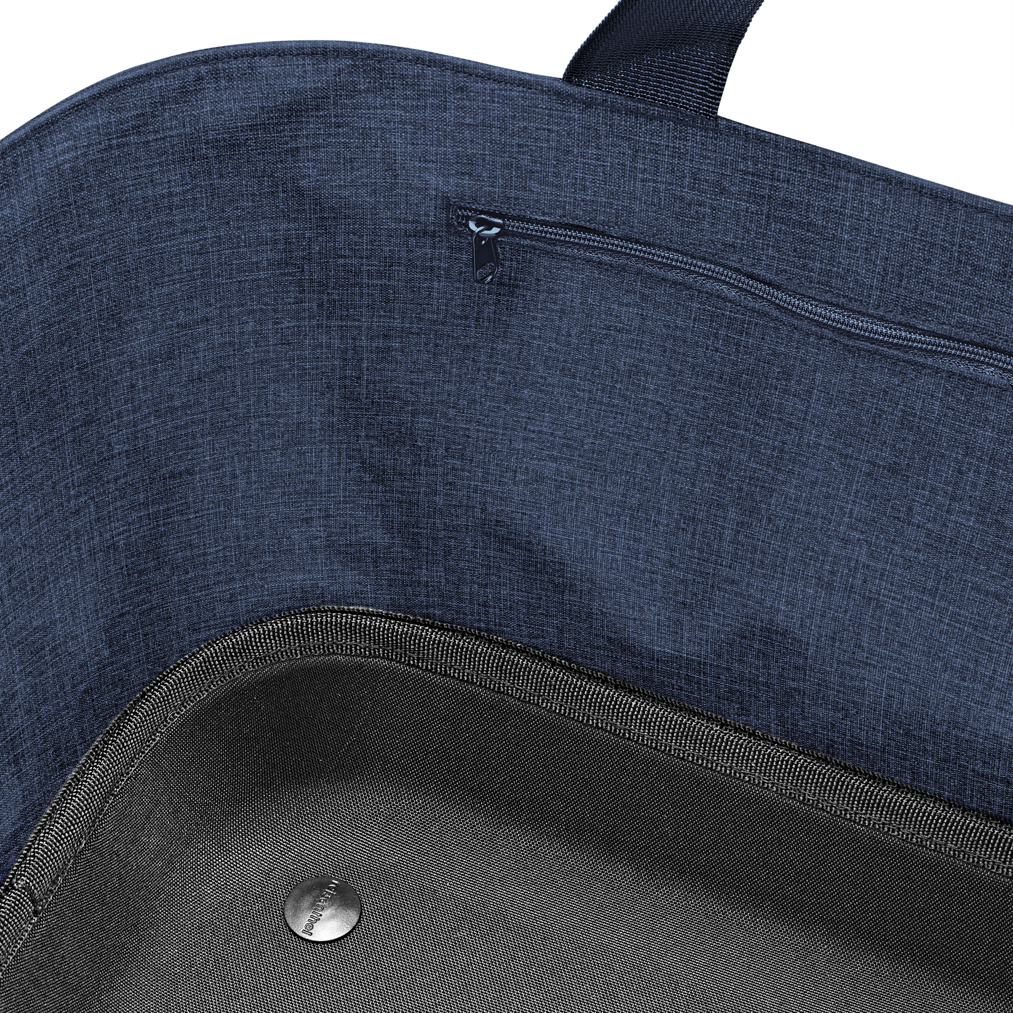 Innenansicht der dunkelblauen Reisenthel Tasche mit Reißverschlussfach