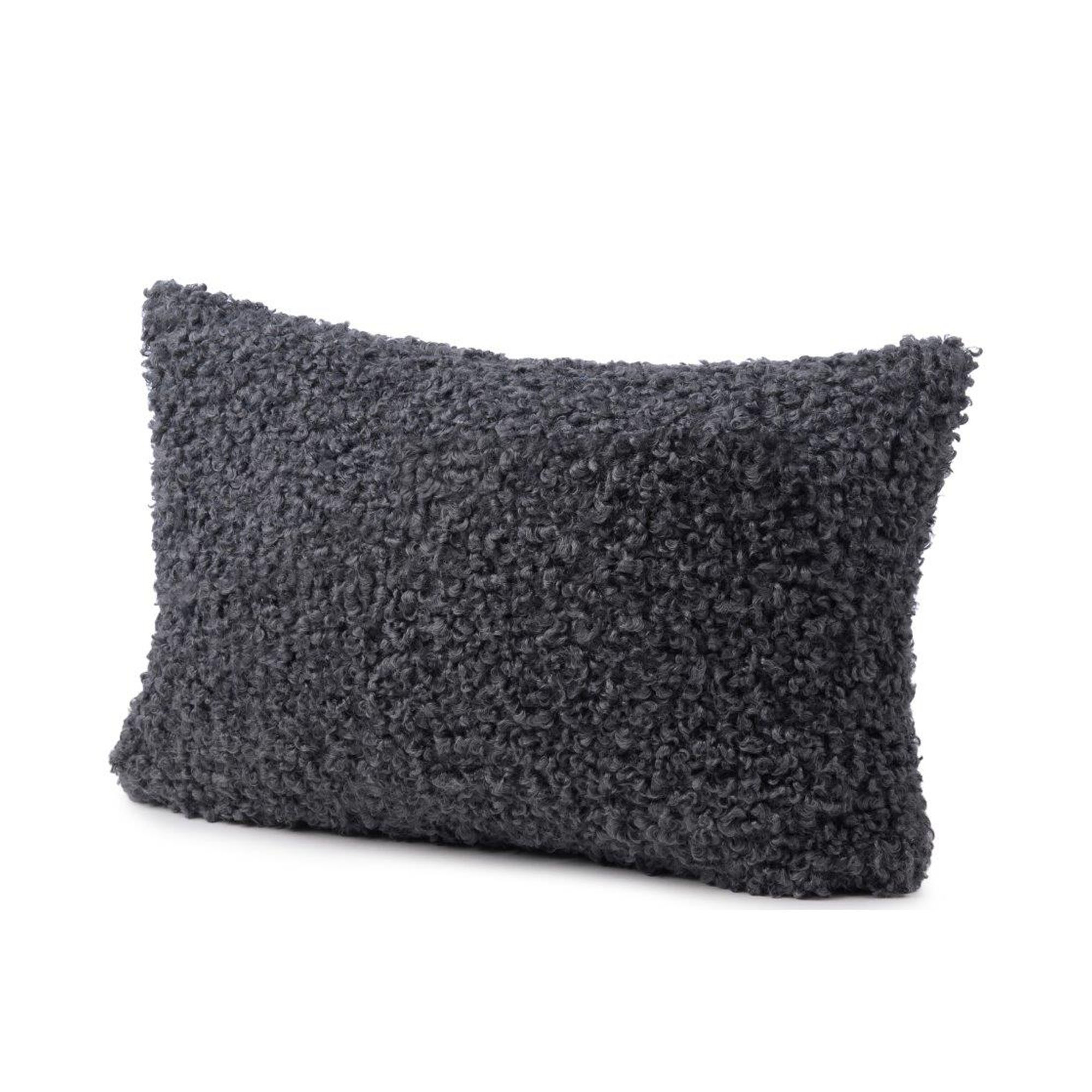 Rechteckiges Komplettkissen Modell Rolf in Graphit, ca. 30 × 50 cm.