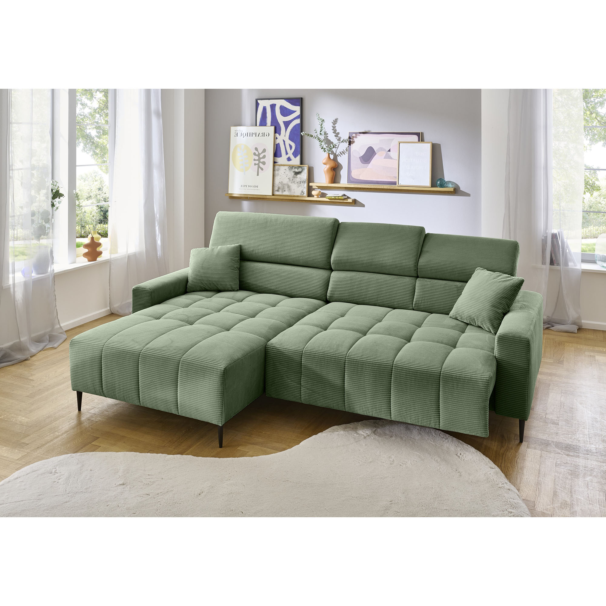 Stilvolles Ecksofa in grünem Cordstoff mit klarer Linienführung und weicher Polsterung, modernes Wohnambiente.