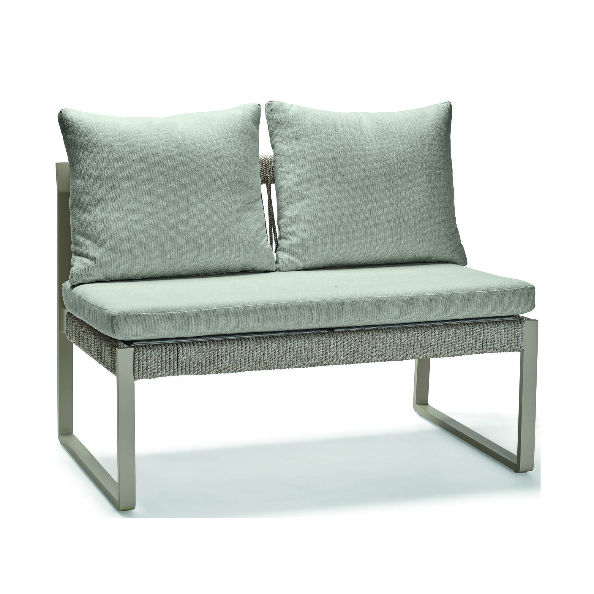 Gartenlounge Bank mit Sitzkissen und zwei Rückenkissen, frontale Ansicht, Gestell mit umlaufender Kordelbespannung an Sitzfläche und Rückenbereich