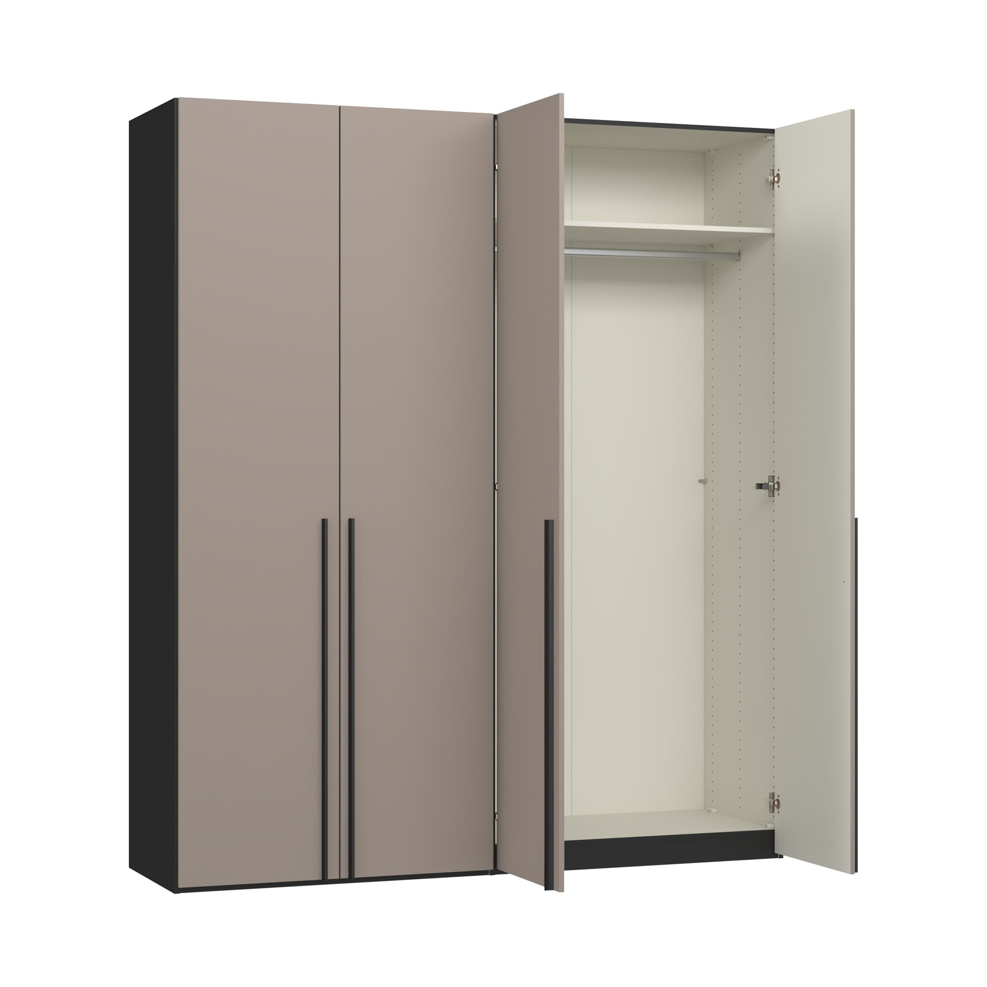 Viertüriger Kleiderschrank mit links geöffneter Tür und sichtbarem Innenraum mit Stauraumaufteilung