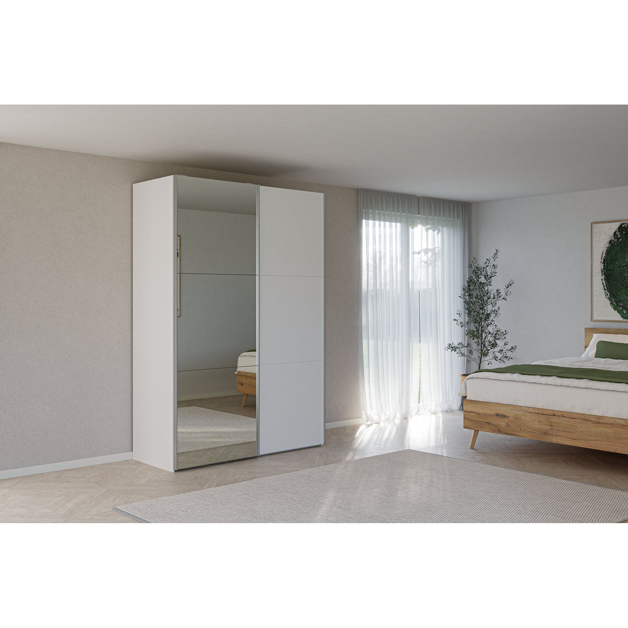 Schwebetürenschrank mit Spiegeltür in einem hellen Schlafzimmer mit Bett und Fenster