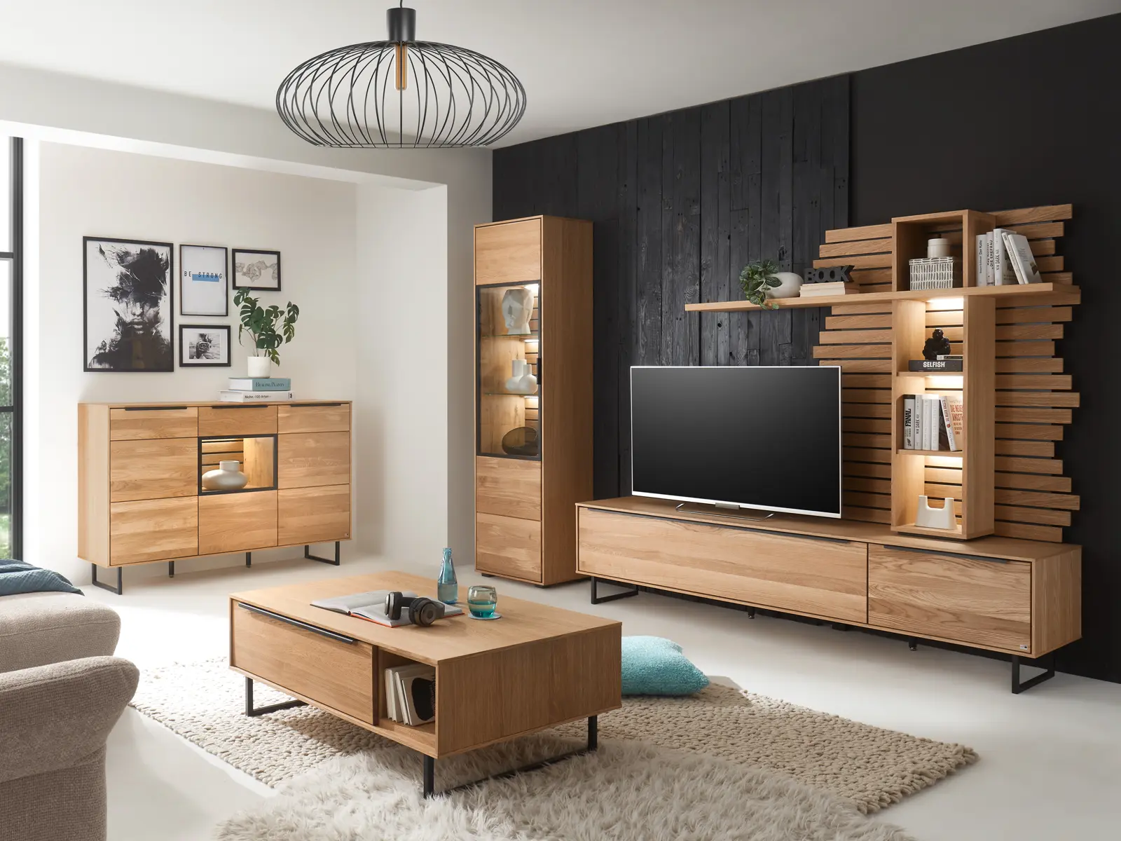 Modernes Wohnzimmer Musterring Set One Jackson mit Wohnwand Lowboard Vitrine Sideboard und Couchtisch in klarer Linie und viel Stauraum