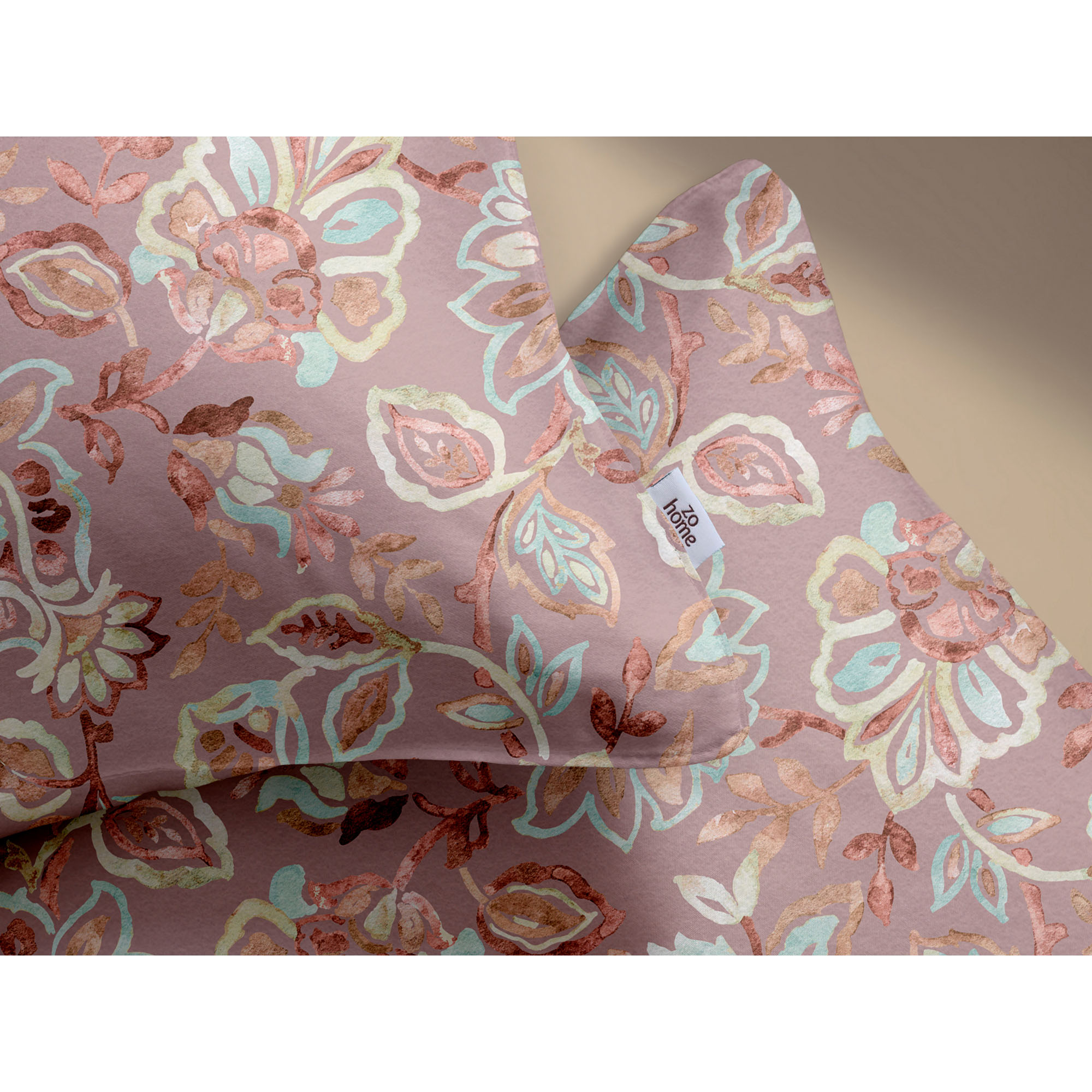 Bettwäsche Franca in Pink, 135 x 200 cm: Nahaufnahme des Stoffes mit ornamentalem Blumenmuster in Rosa-, Rot-, Beige- und Türkistönen.