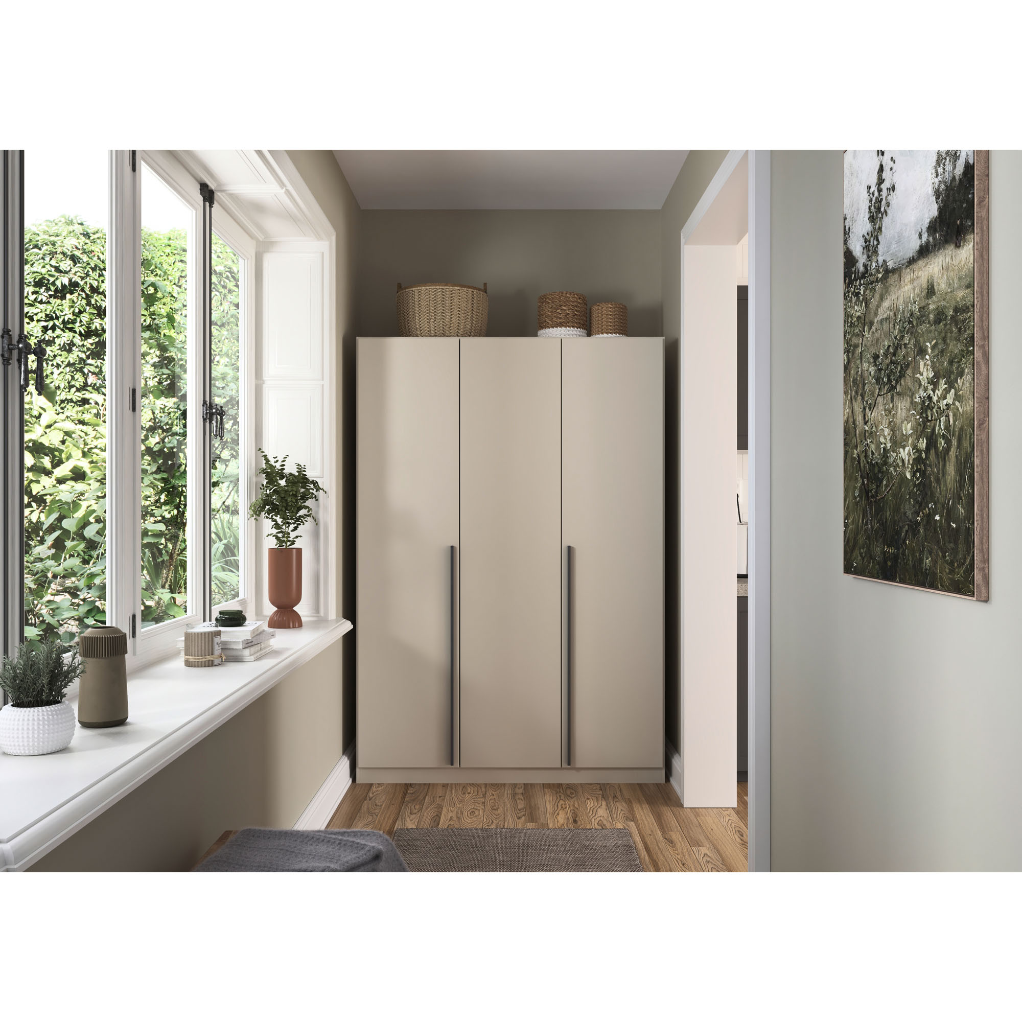 Drehtürenschrank in Champagner, in einem Schlafzimmer-Milieu gezeigt.