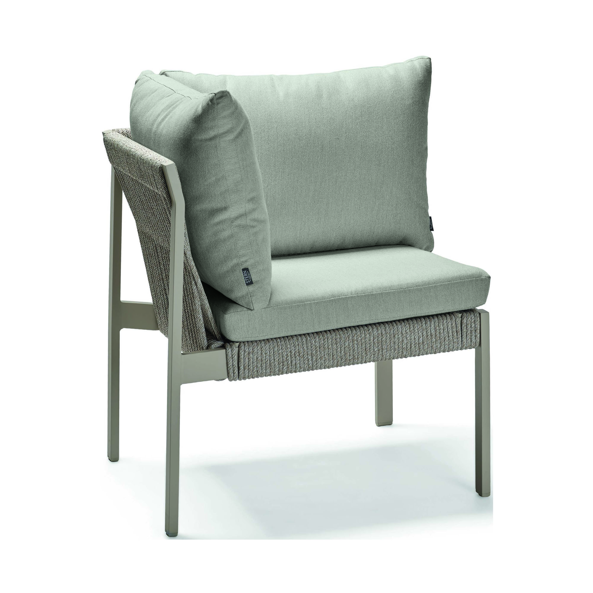 Gartenlounge Sessel mit Sitzkissen und Rückenkissen, frontale Seitenansicht, Gestell mit umlaufender Kordelbespannung an Rücken und Seiten