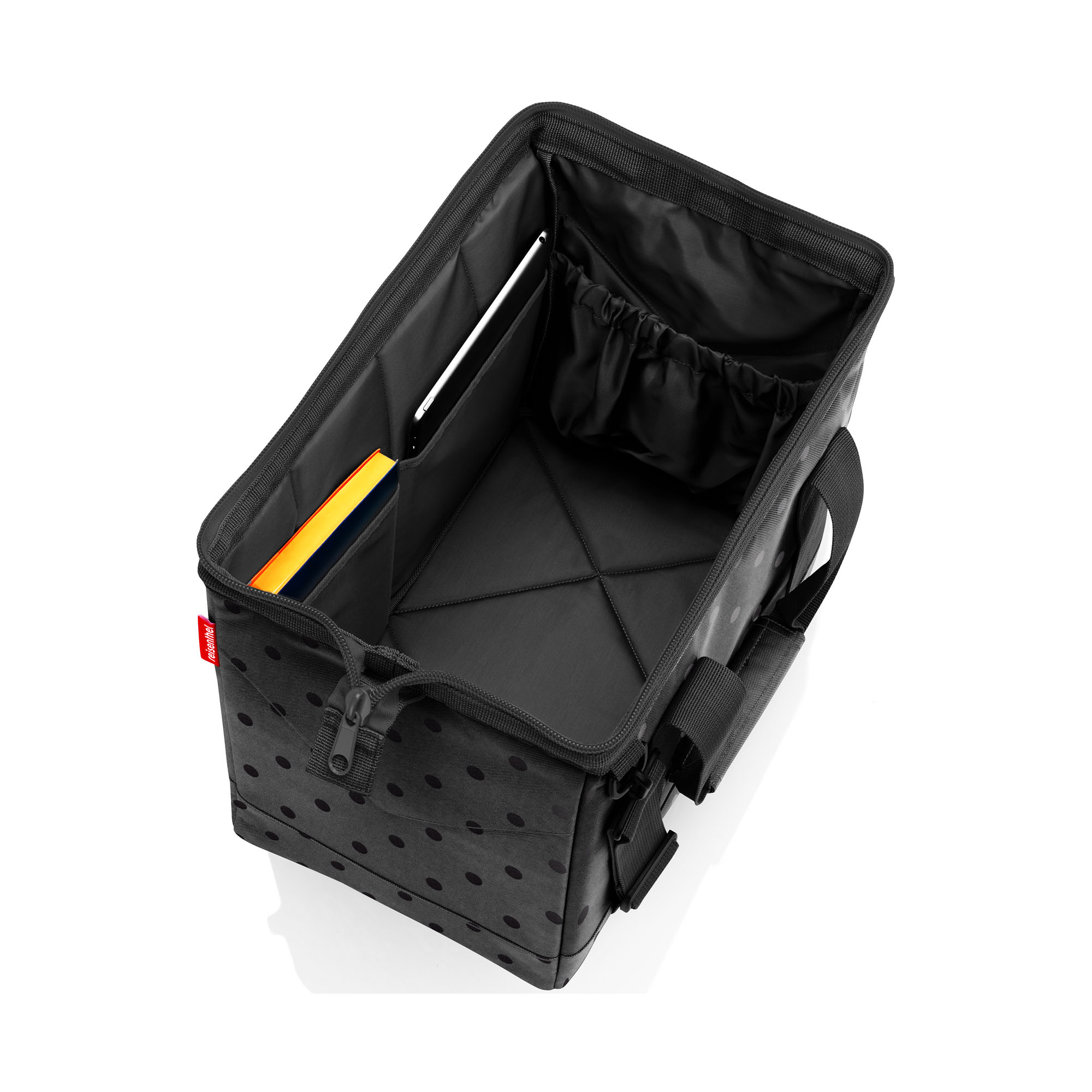 Geöffnete schwarze Reisenthel Tasche mit Innenfächern und Stauraum für Laptop und Zubehör