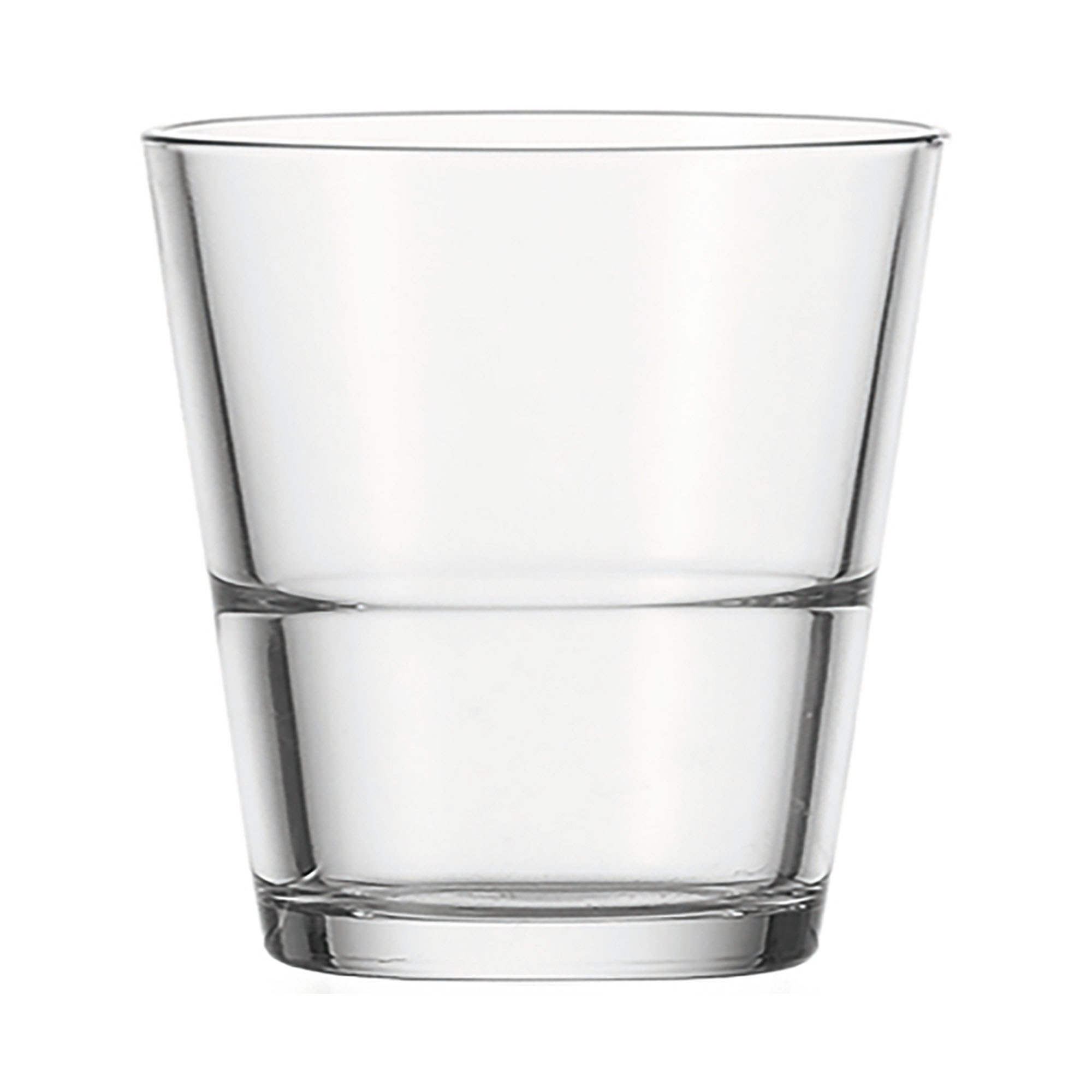 Klares konisches Trinkglas aus Glas mit schlichtem Design freigestellt auf hellem Hintergrund