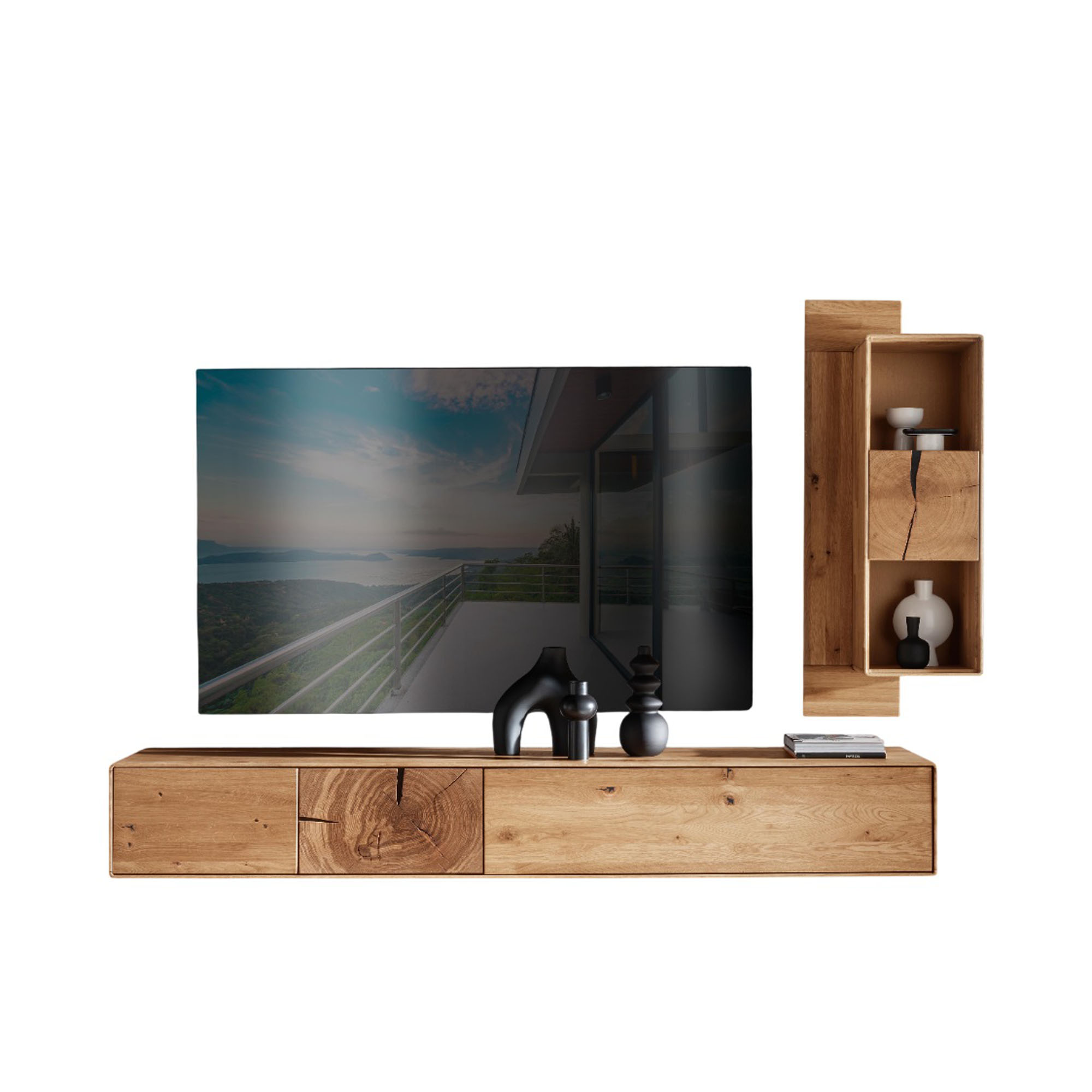 Wohnwand aus Holz mit Lowboard und seitlichem Hängeregal sowie Fernseher in freigestellter Ansicht